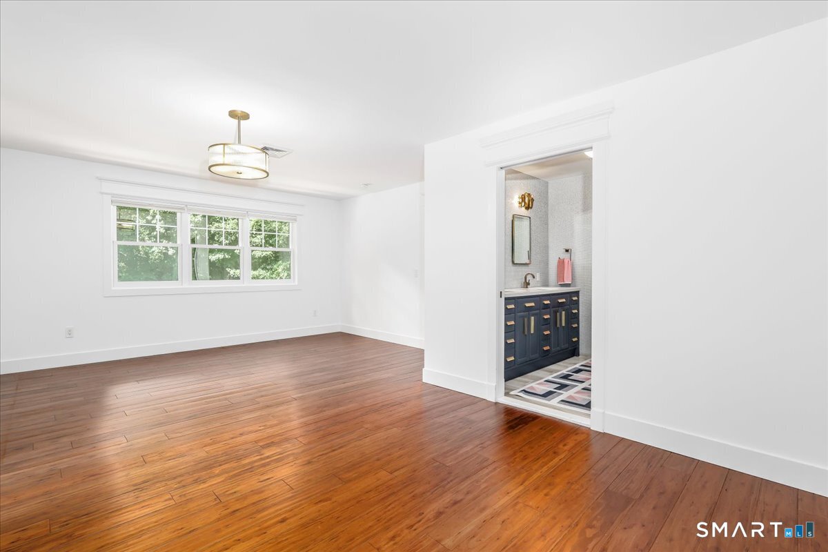 24210525 Property Photo 23