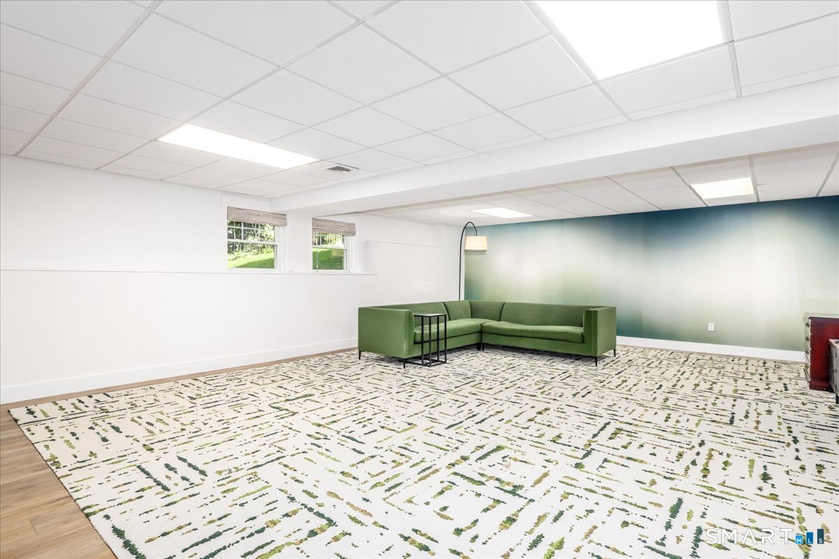 24210525 Property Photo 28