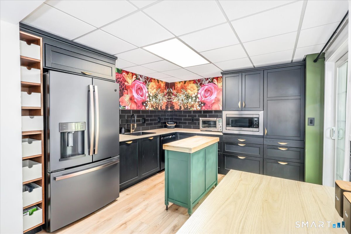 24210525 Property Photo 30