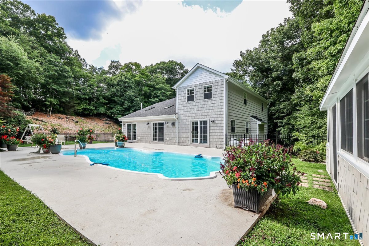 24210525 Property Photo 32