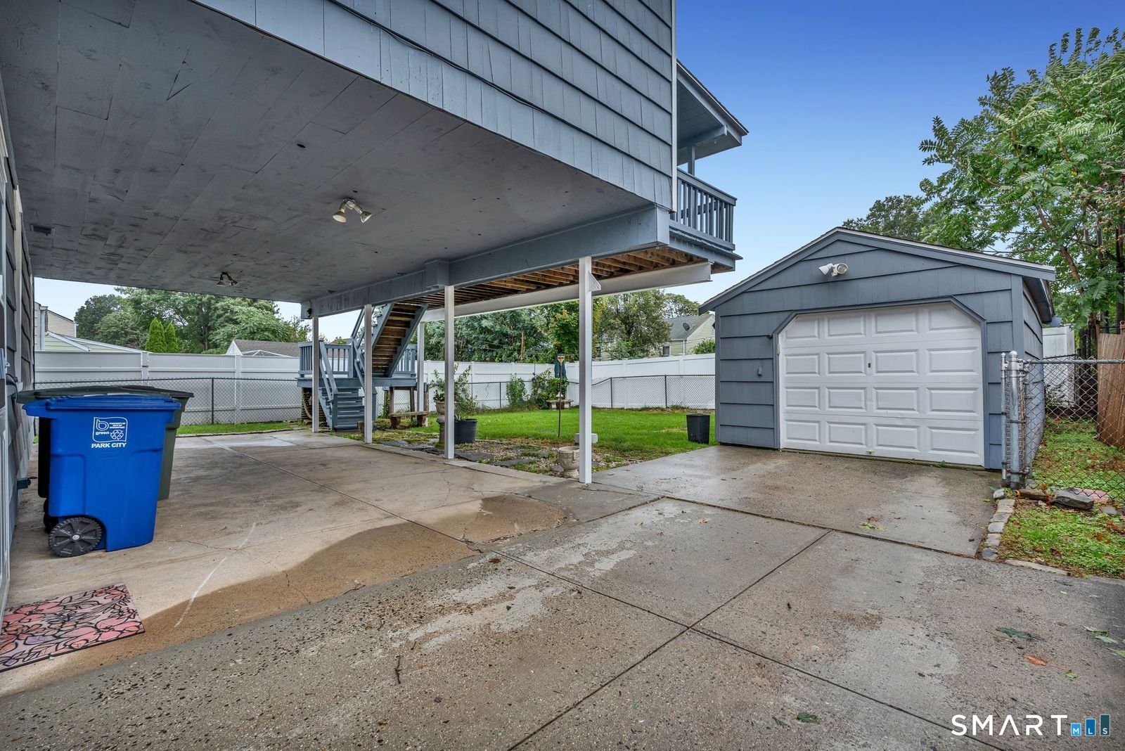 669 Queen 2 Street Property Photo 9