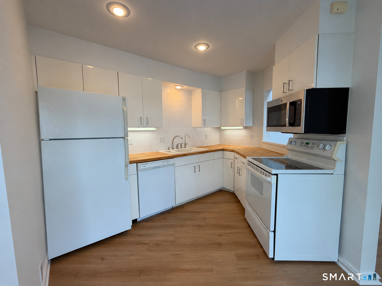 90 Main 4 Street Property Photo 4