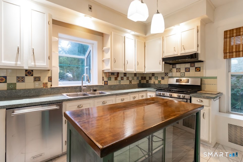 62 Woodland Street Property Photo 15