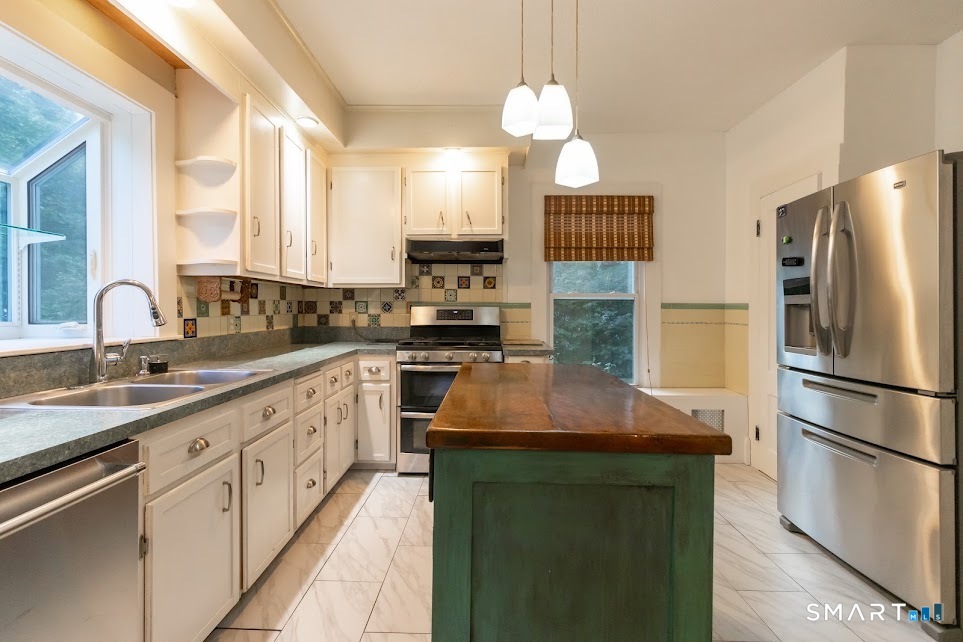 62 Woodland Street Property Photo 16