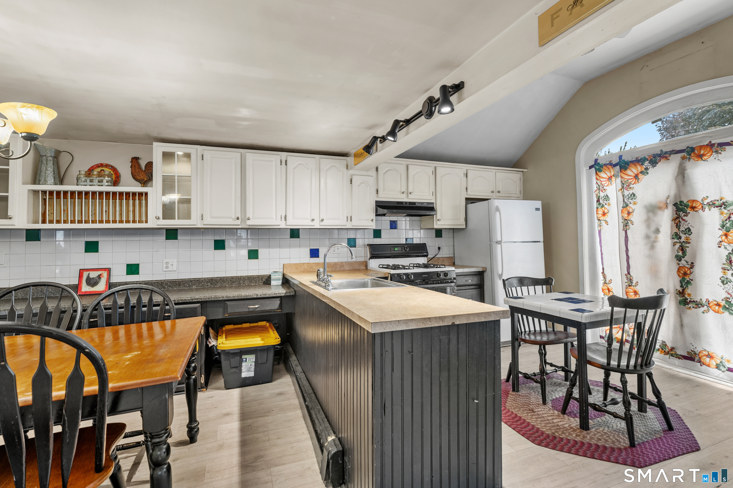 24210624 Property Photo 8