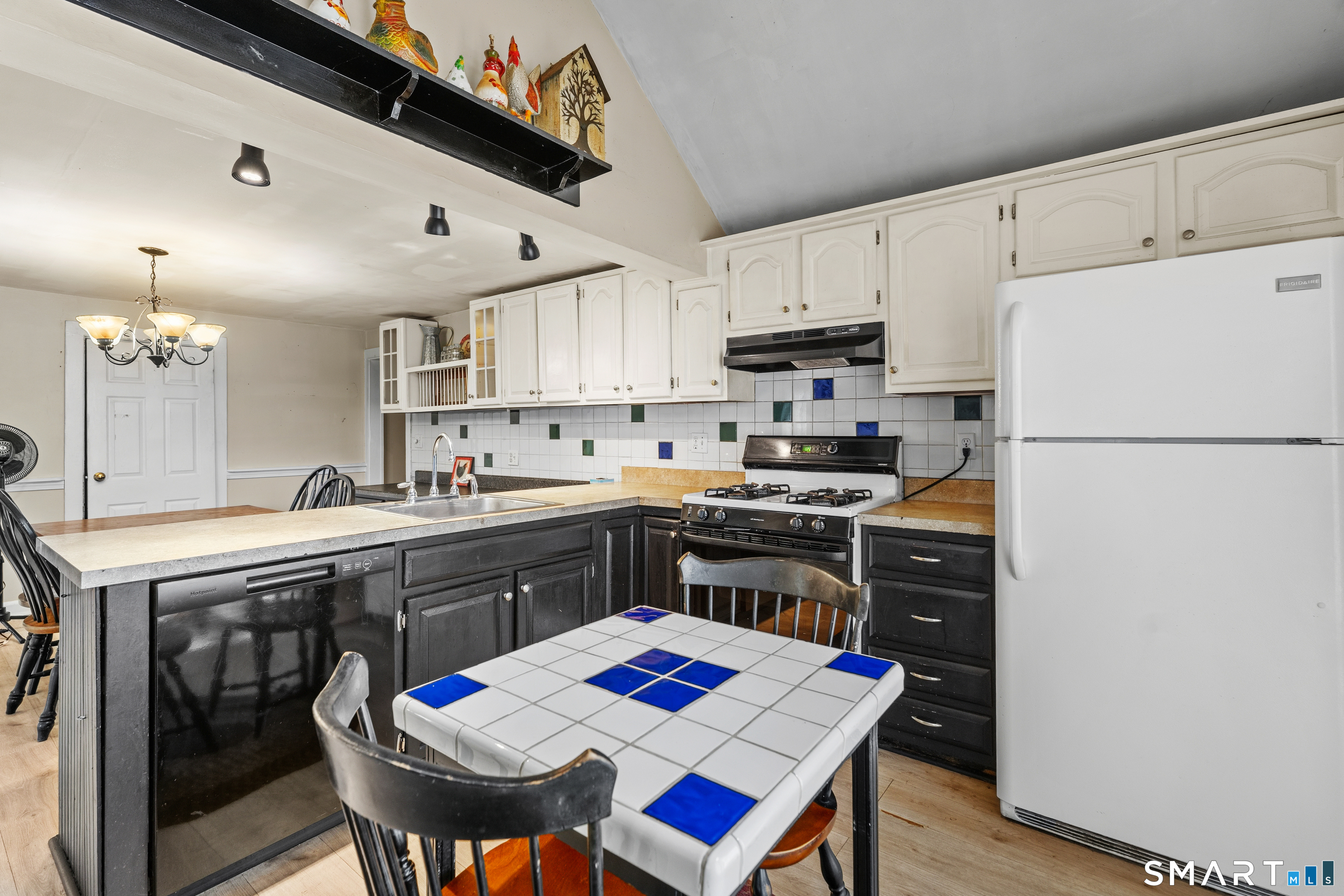 24210624 Property Photo 9