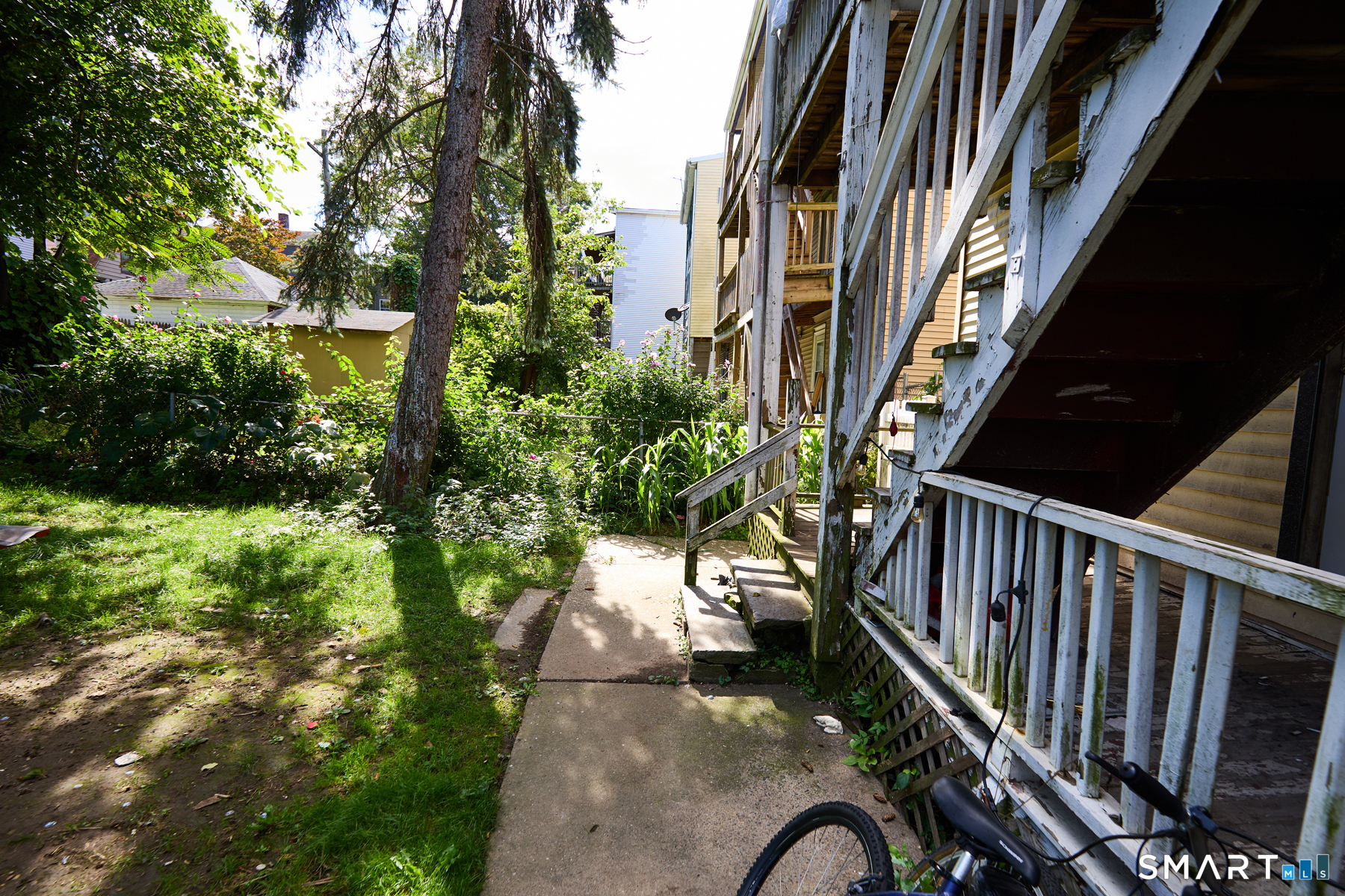 240 Sheridan Street Property Photo 3