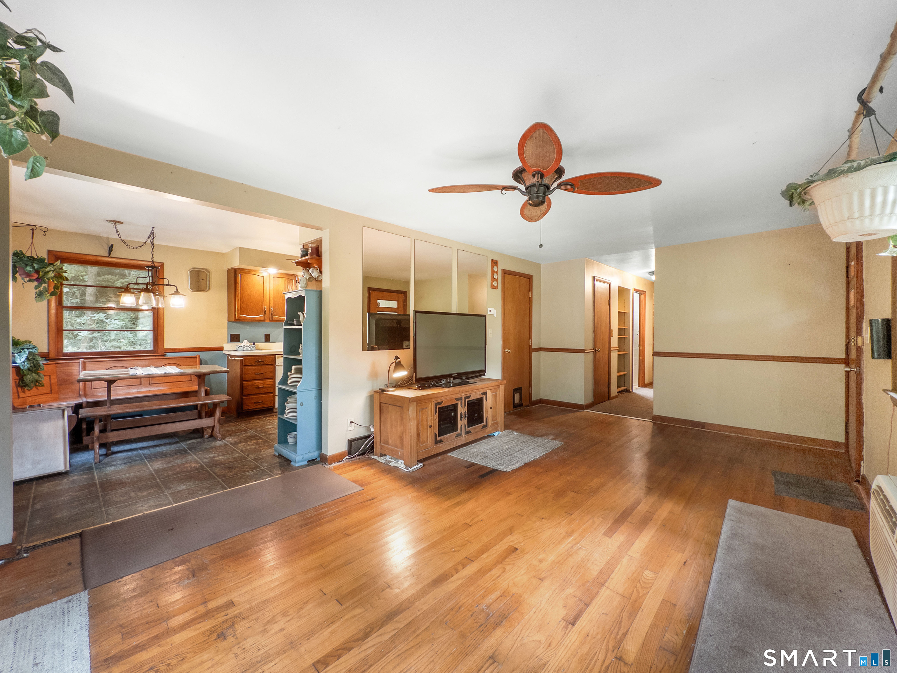 889 Benham Street Property Photo 6