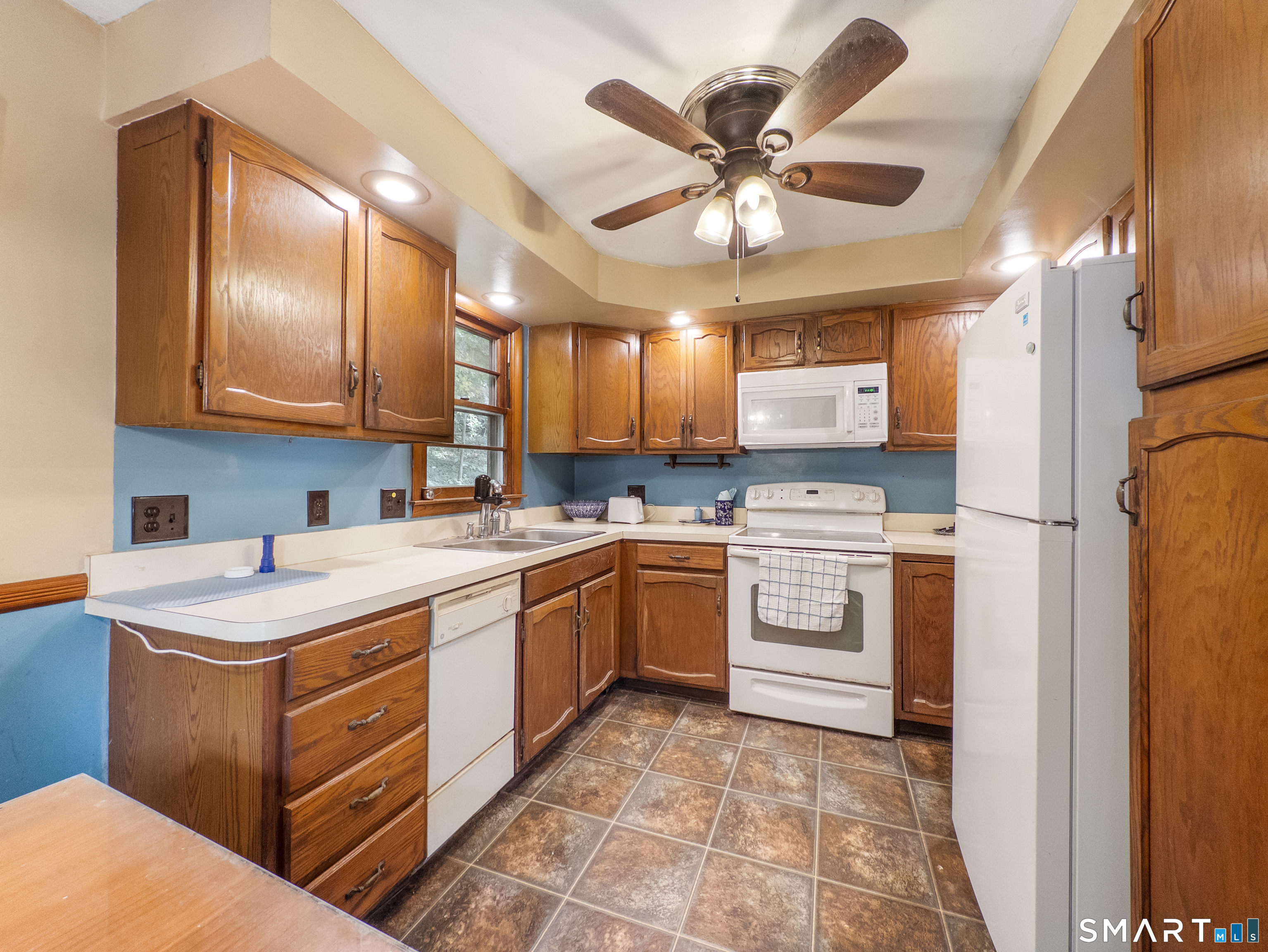 889 Benham Street Property Photo 8