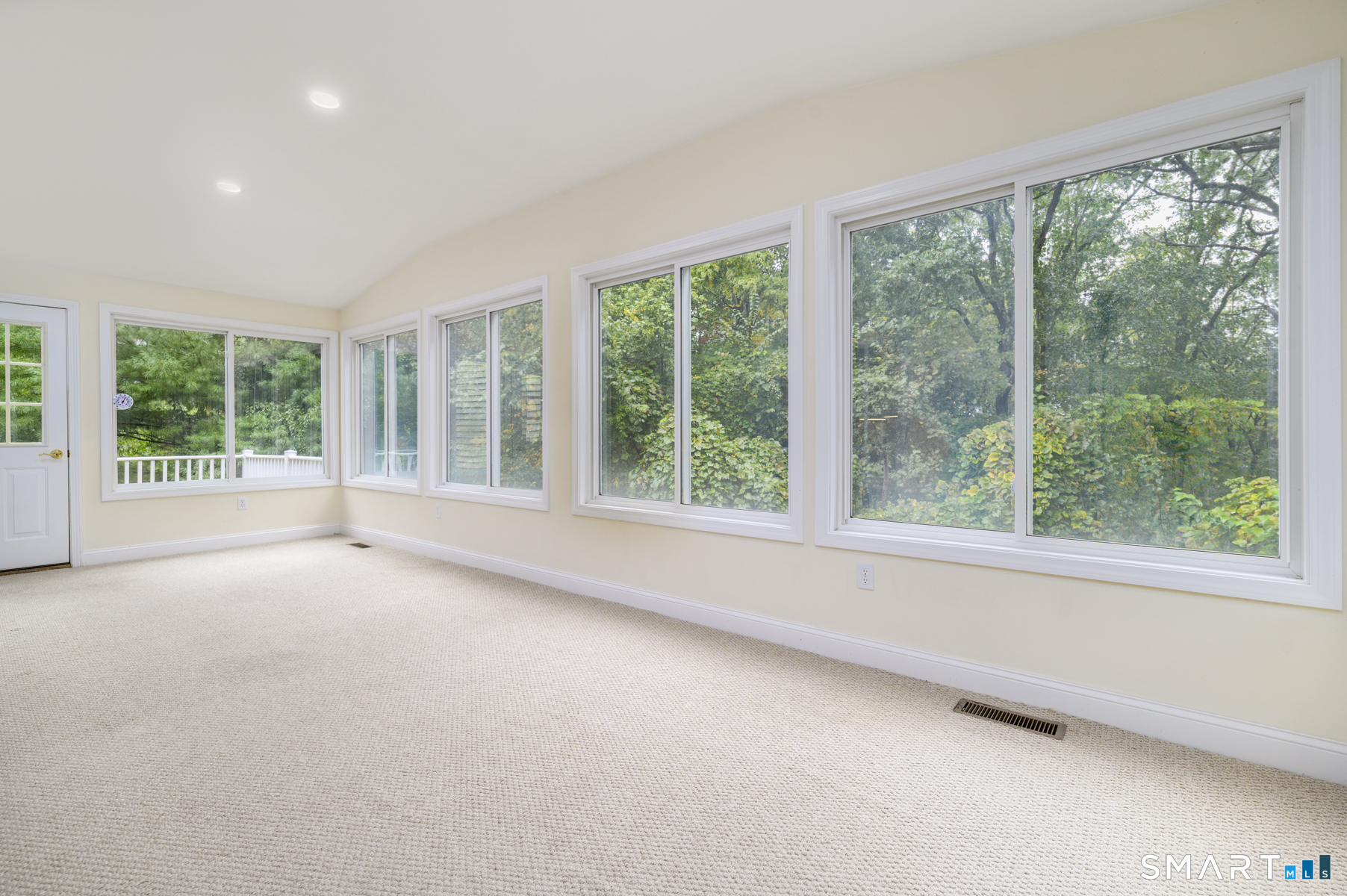 207 Woodlawn 207 Drive Property Photo 13