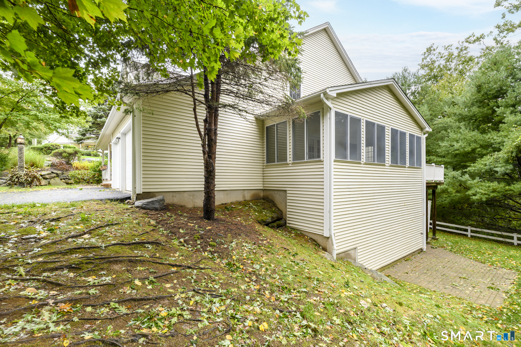 207 Woodlawn 207 Drive Property Photo 14