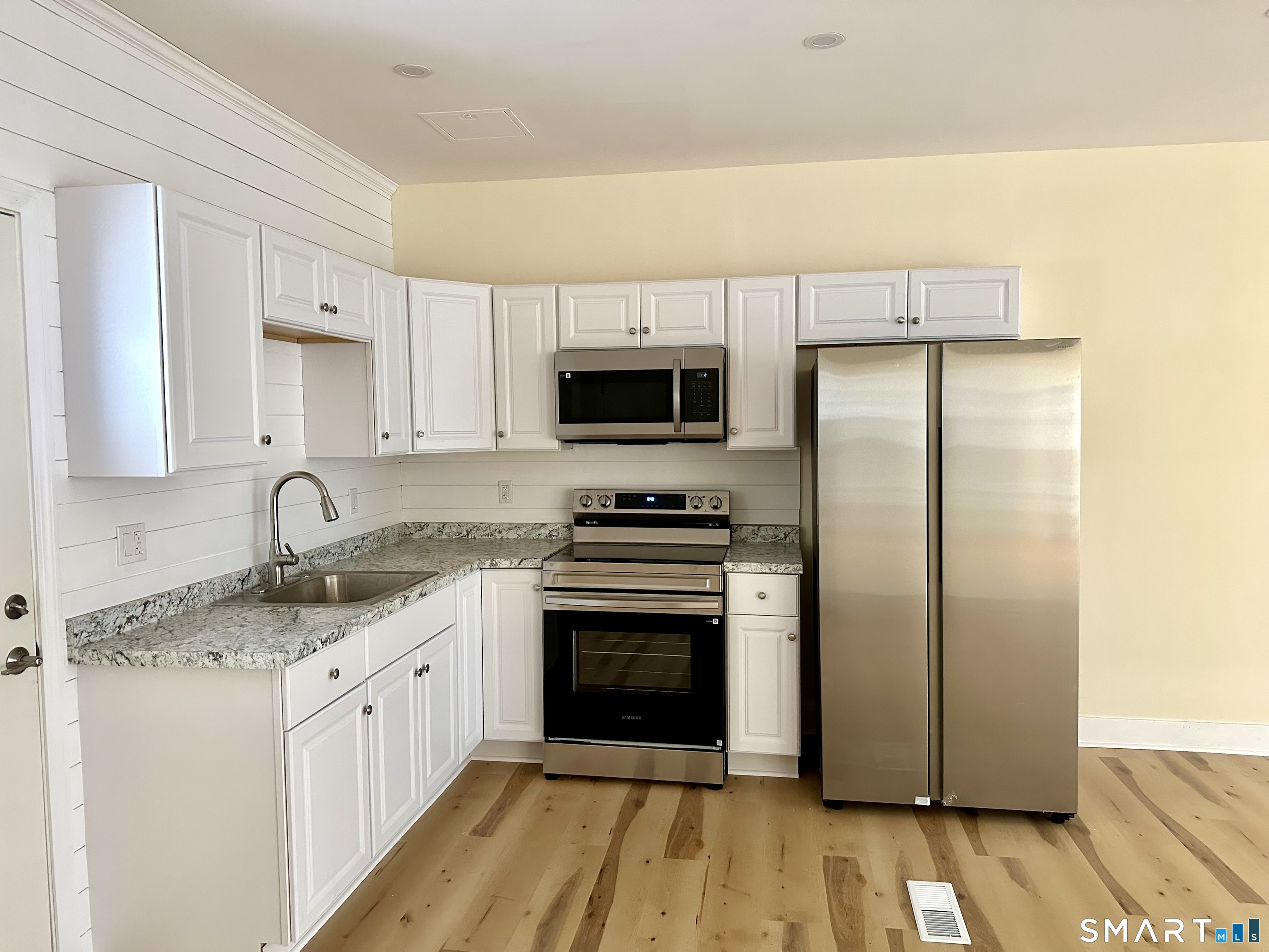 3848 Whitney Avenue Property Photo 2
