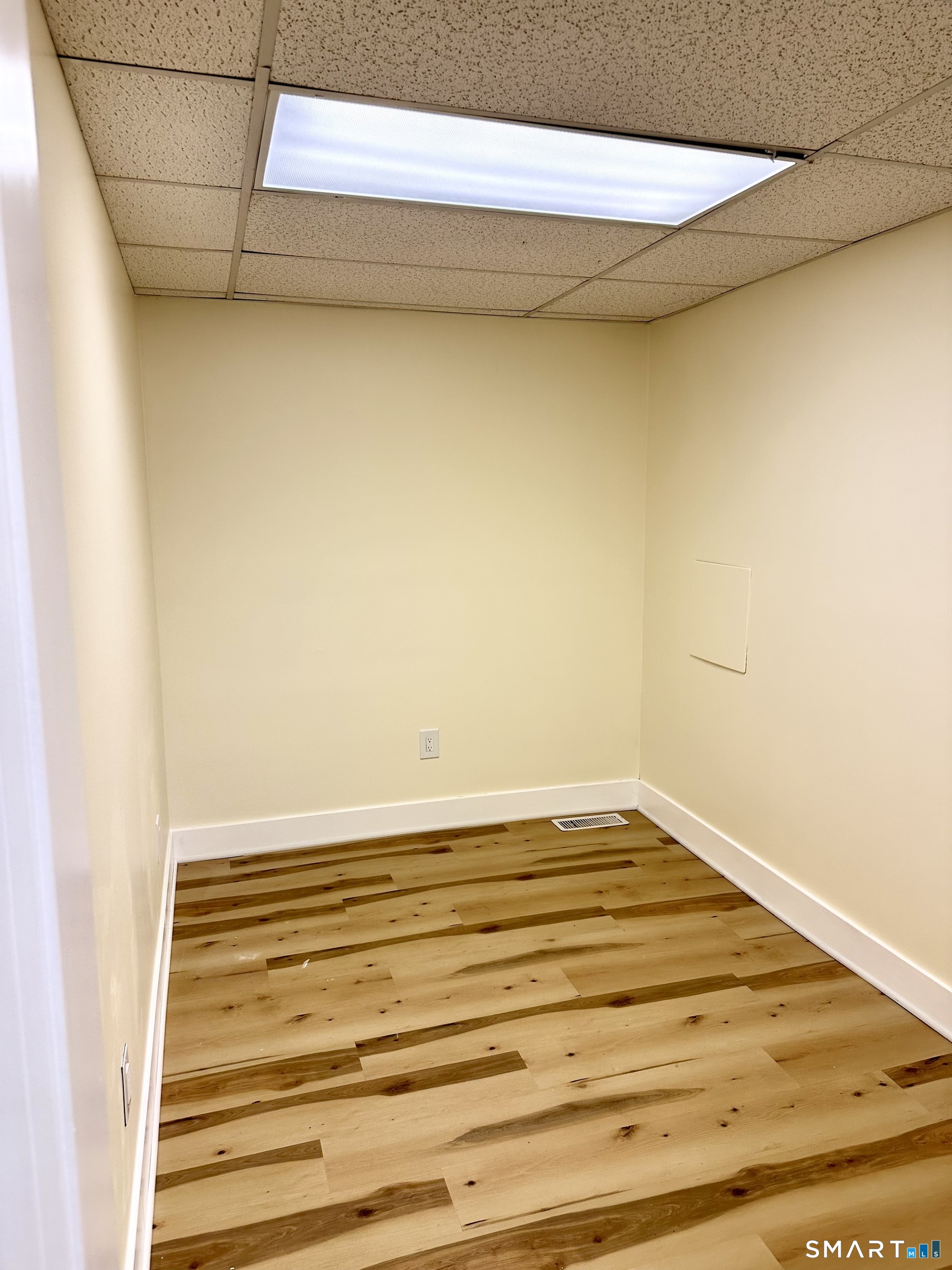 3848 Whitney Avenue Property Photo 4
