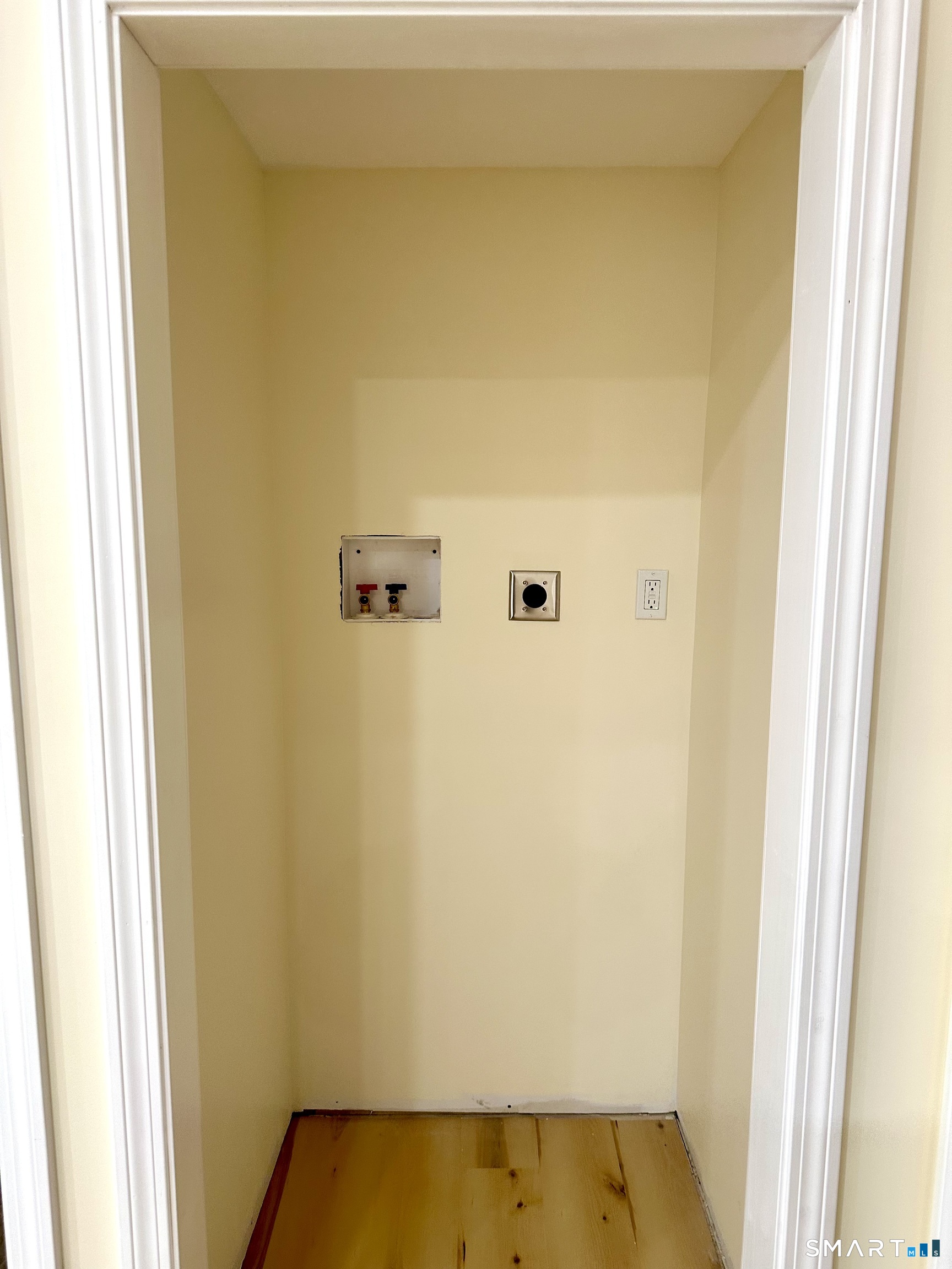 3848 Whitney Avenue Property Photo 6