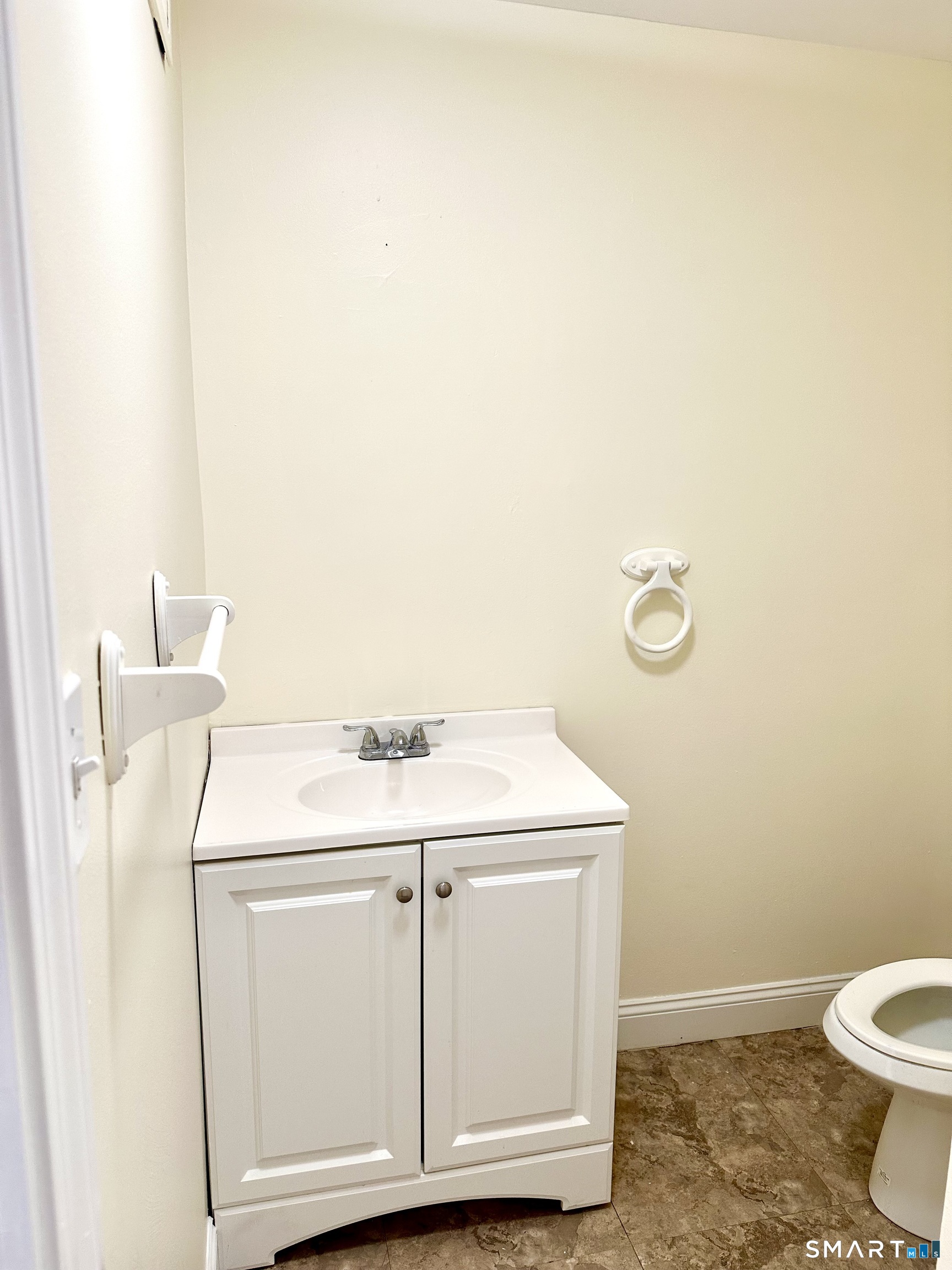 3848 Whitney Avenue Property Photo 7