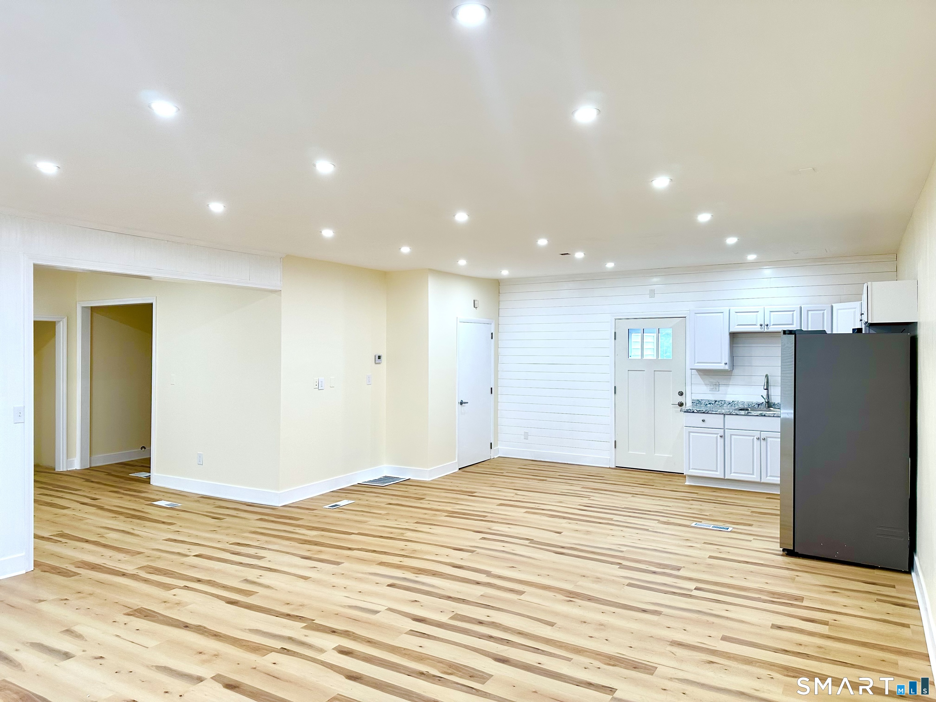 3848 Whitney Avenue Property Photo 9