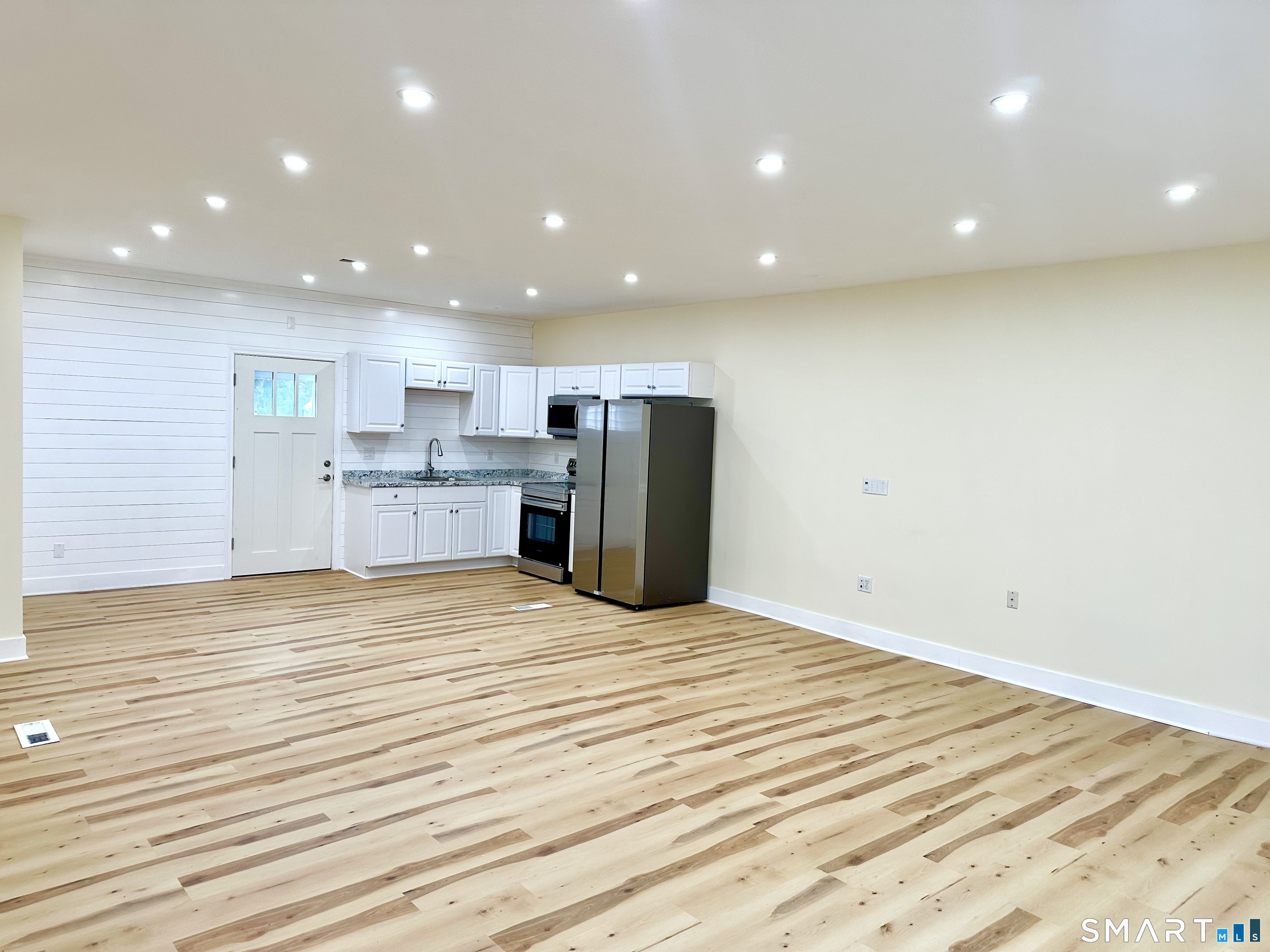 3848 Whitney Avenue Property Photo 10