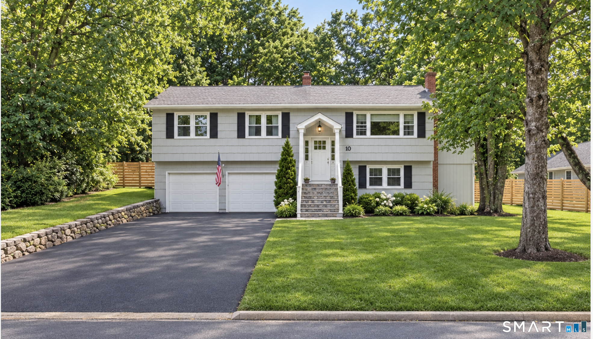 10 Grumman Avenue Property Photo 1