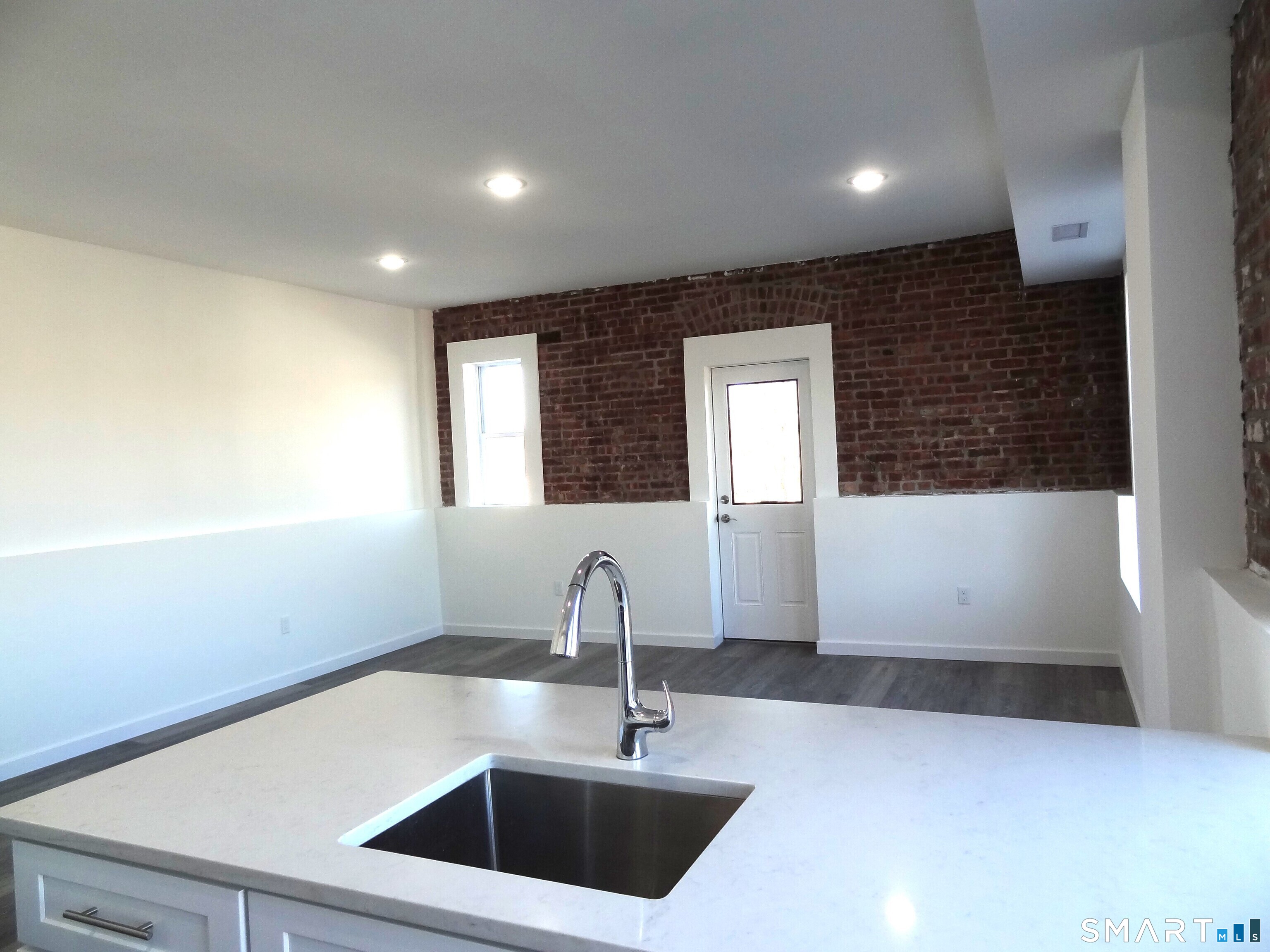 2806 Fairfield 205 Avenue Property Photo 5