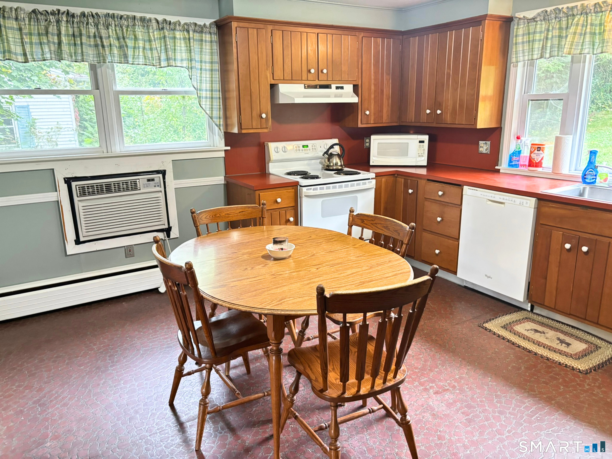 201 West Road Property Photo 9