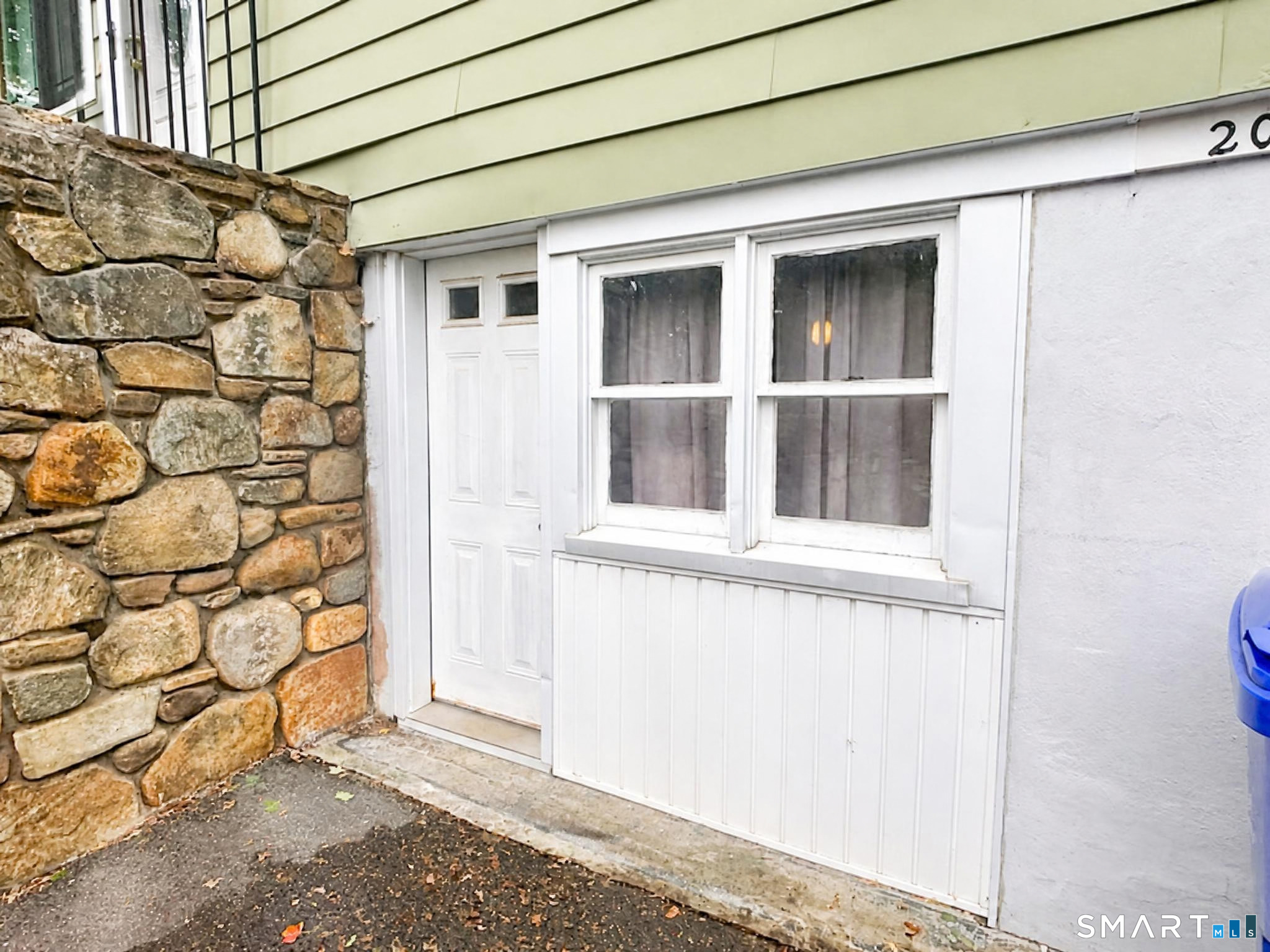 201 West Road Property Photo 29