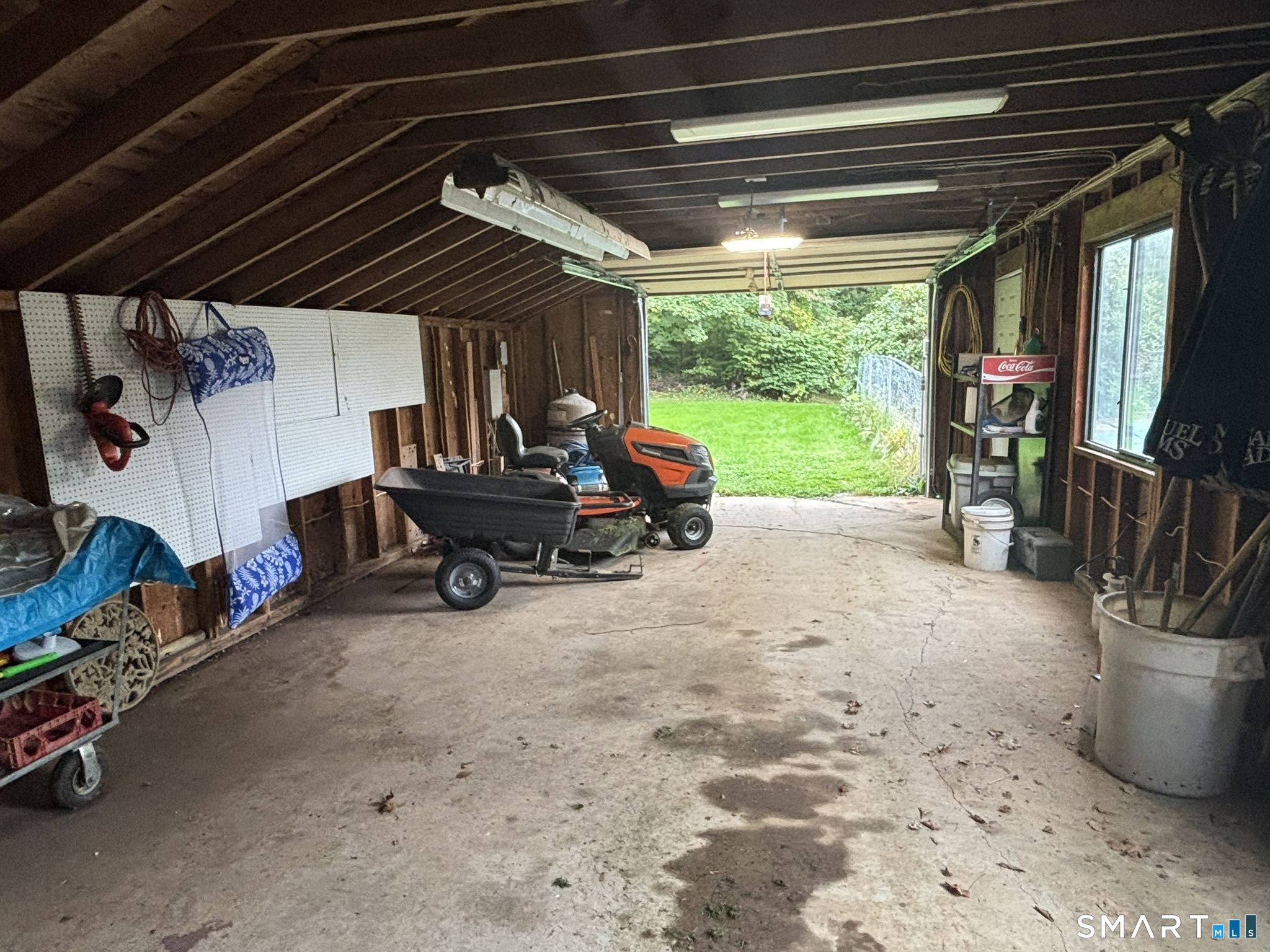 201 West Road Property Photo 37