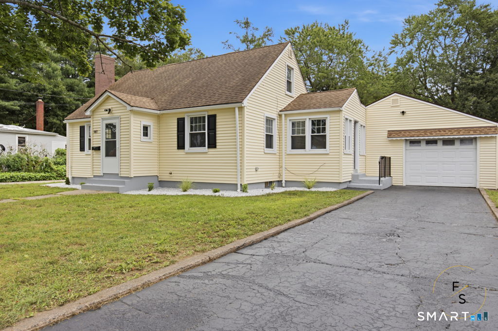 411 Tolland Street Property Photo 3