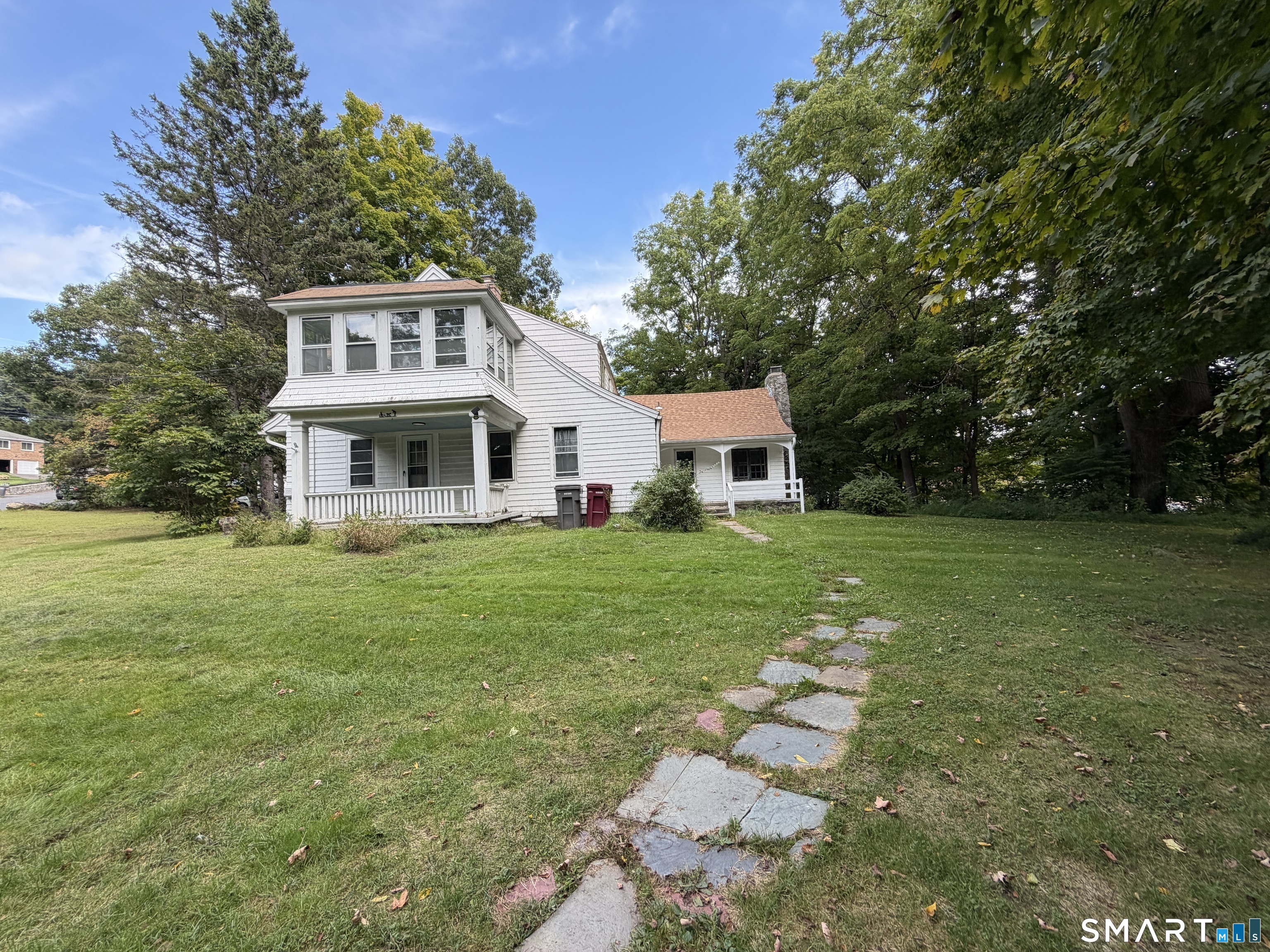 684 Field Street Property Photo 4