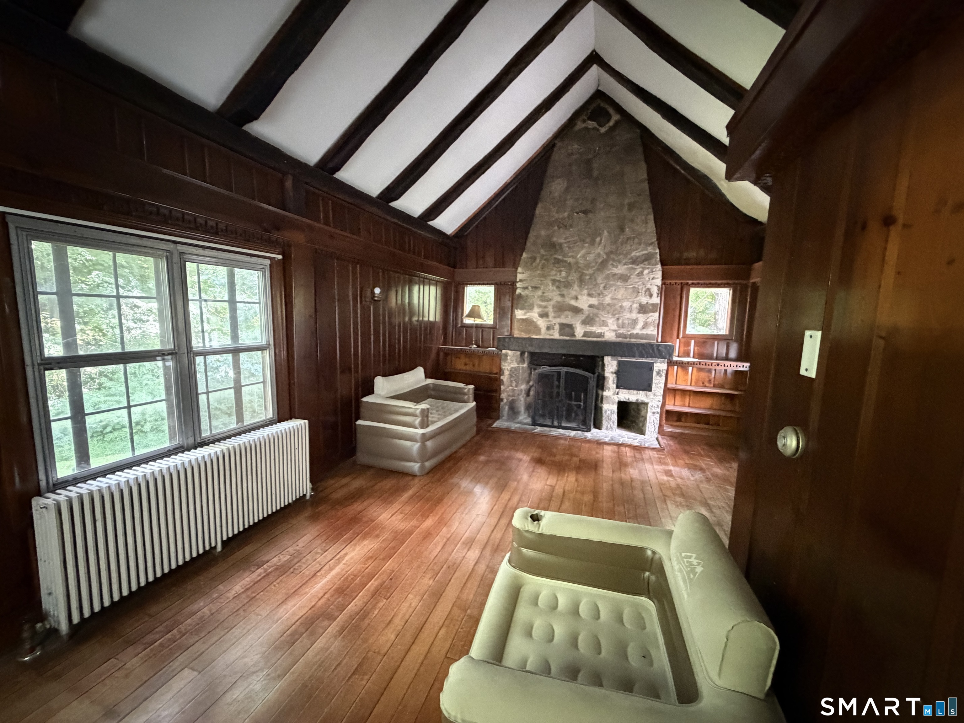 684 Field Street Property Photo 6