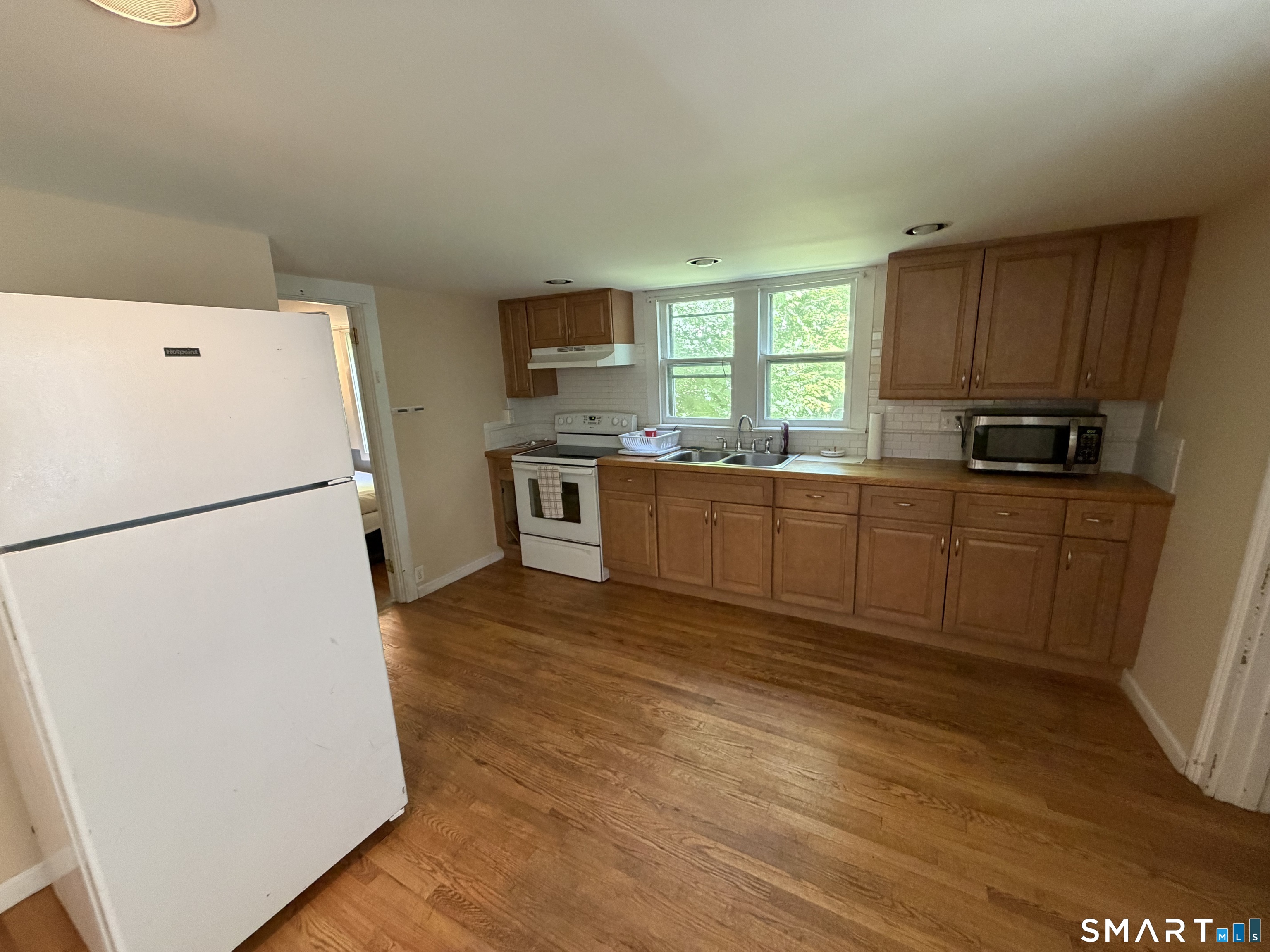 684 Field Street Property Photo 11