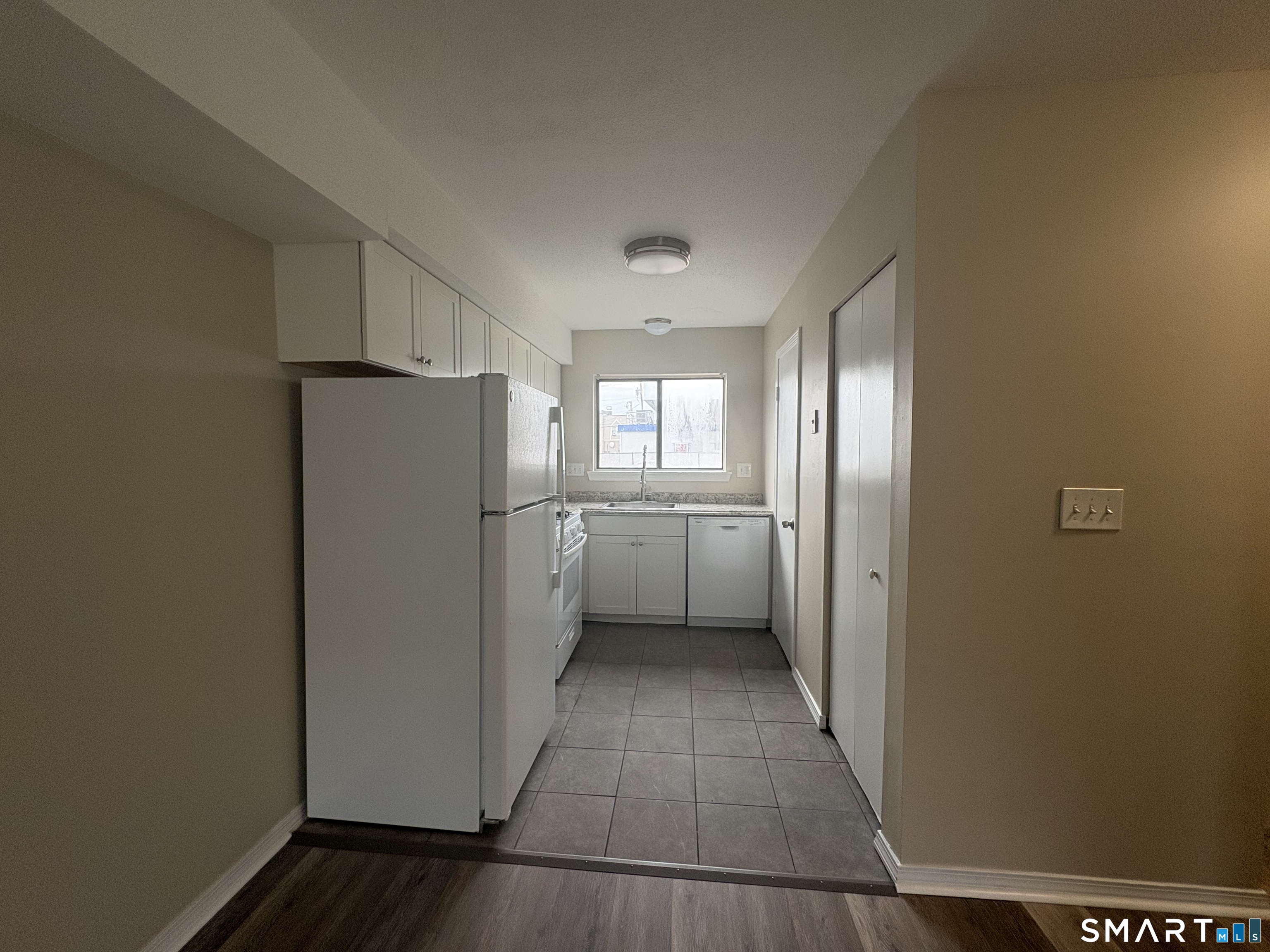 790 First 18 Avenue Property Photo 6