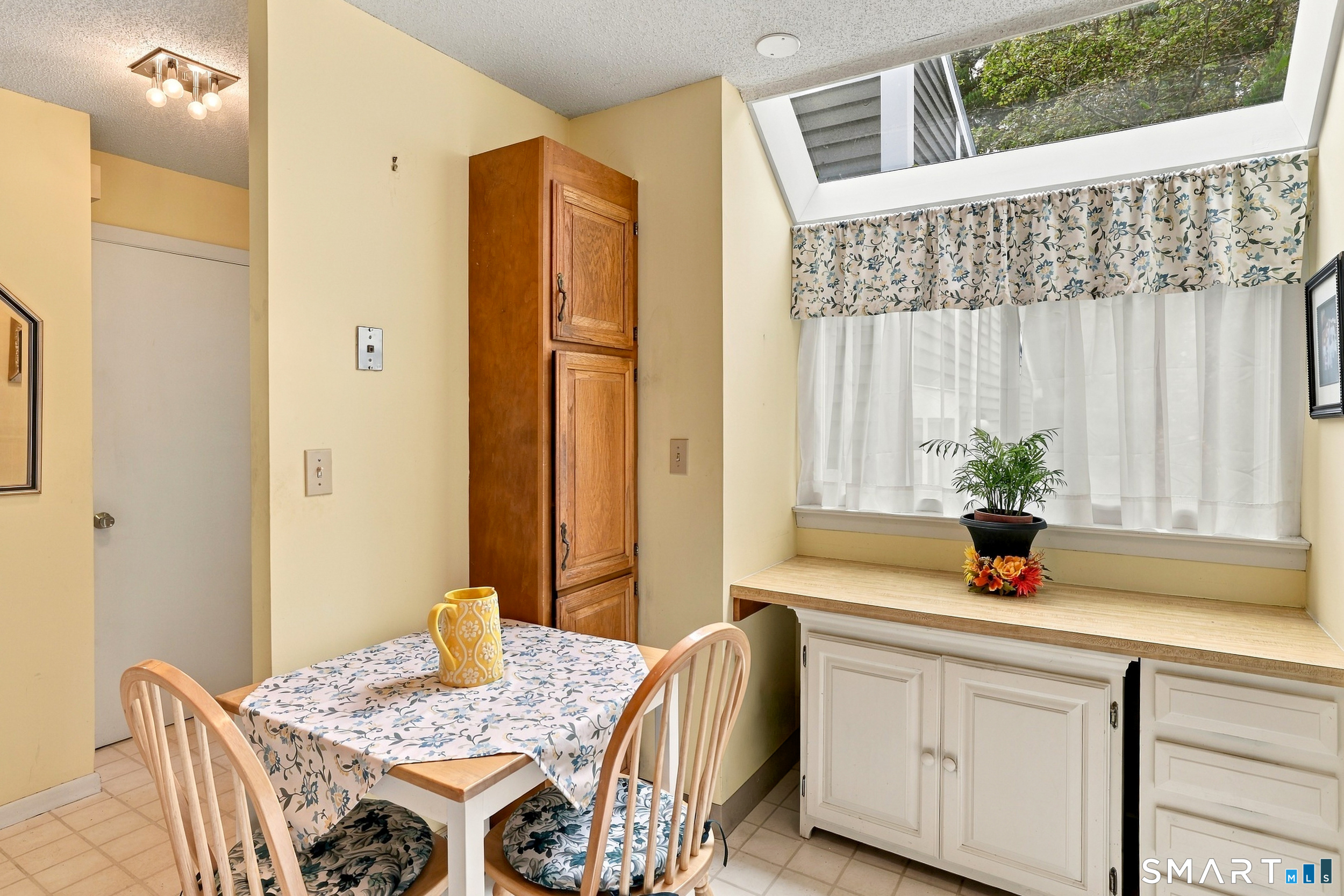 126 Hopmeadow 8e Street Property Photo 8