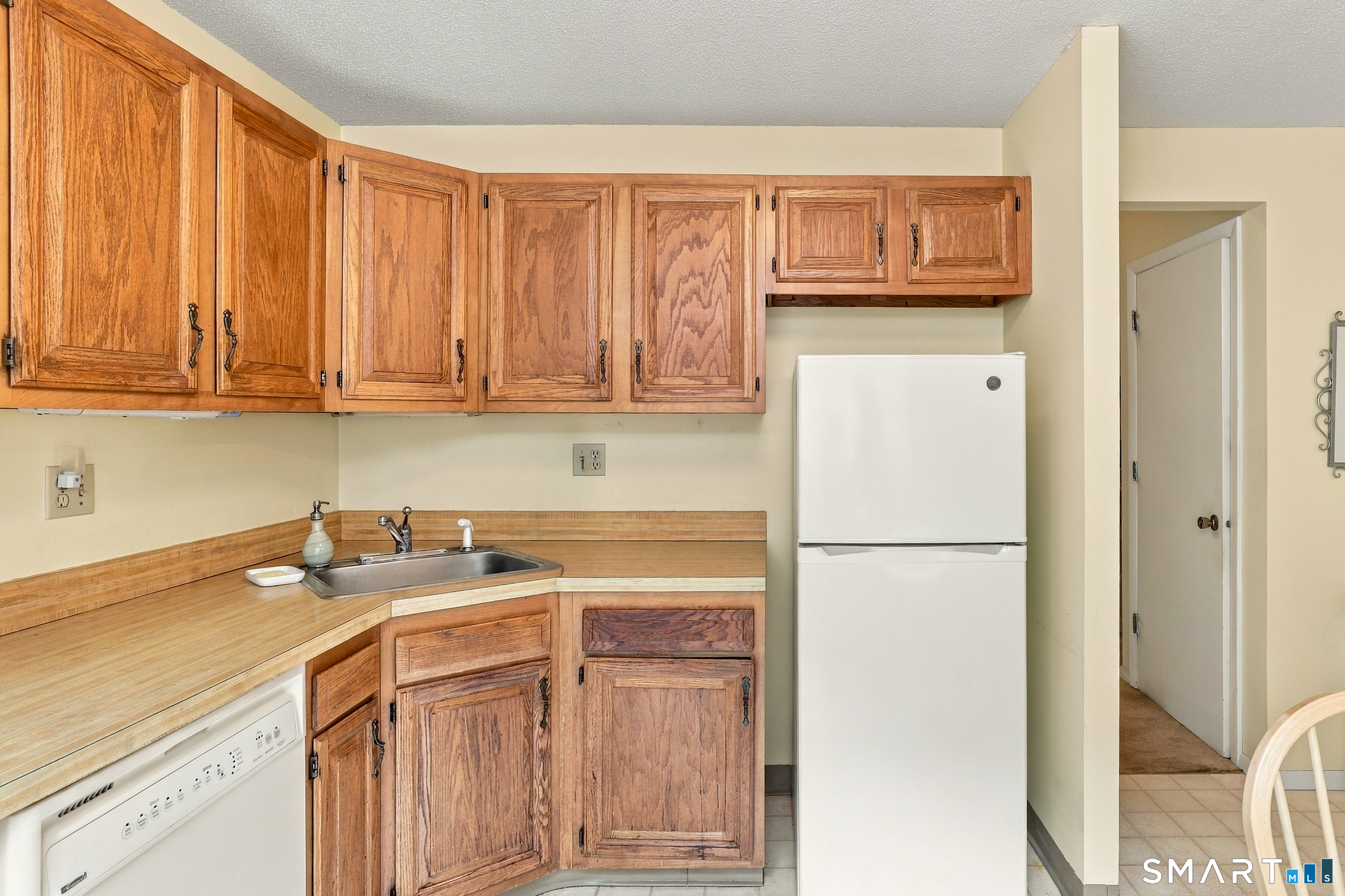 126 Hopmeadow 8e Street Property Photo 9