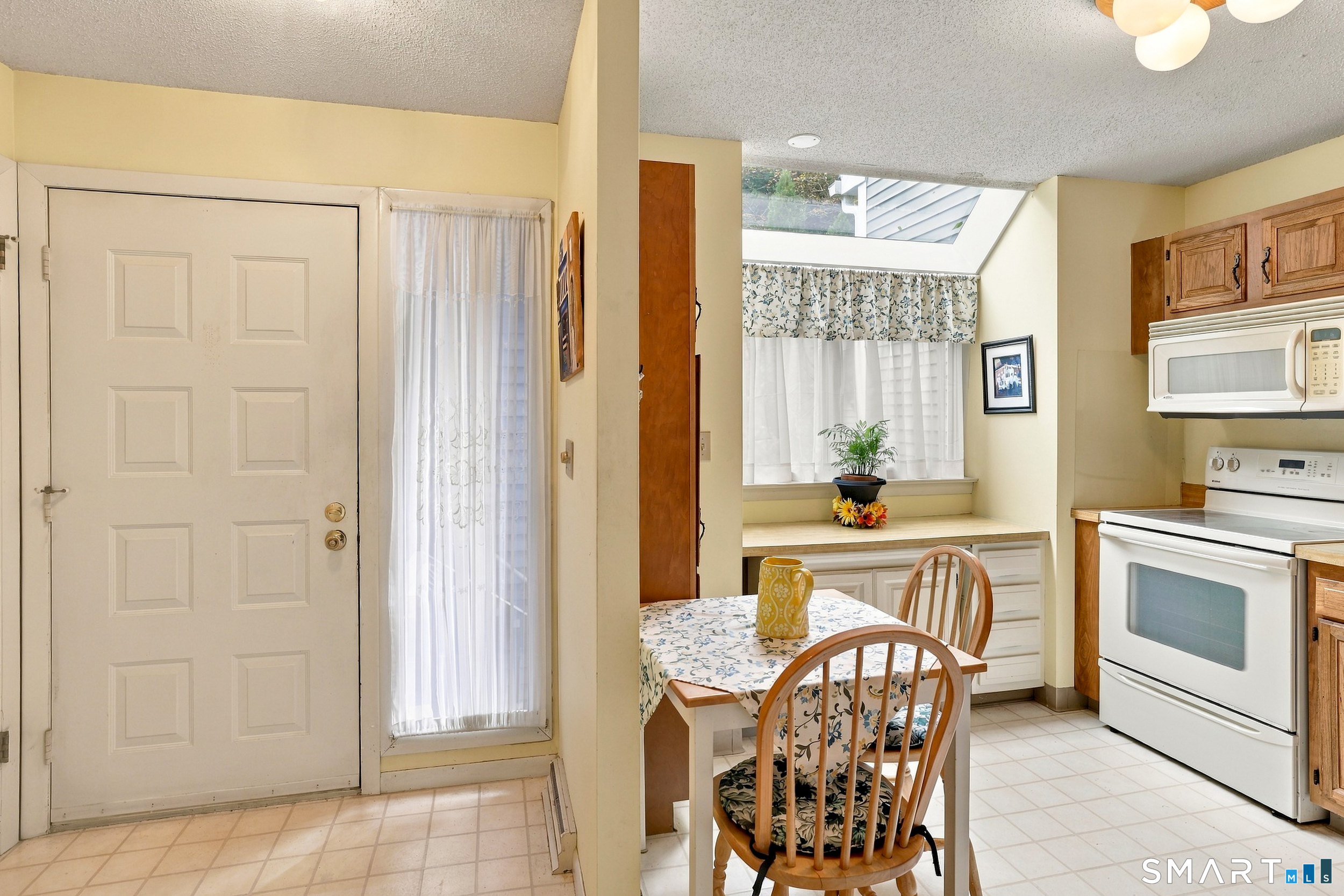 126 Hopmeadow 8e Street Property Photo 10