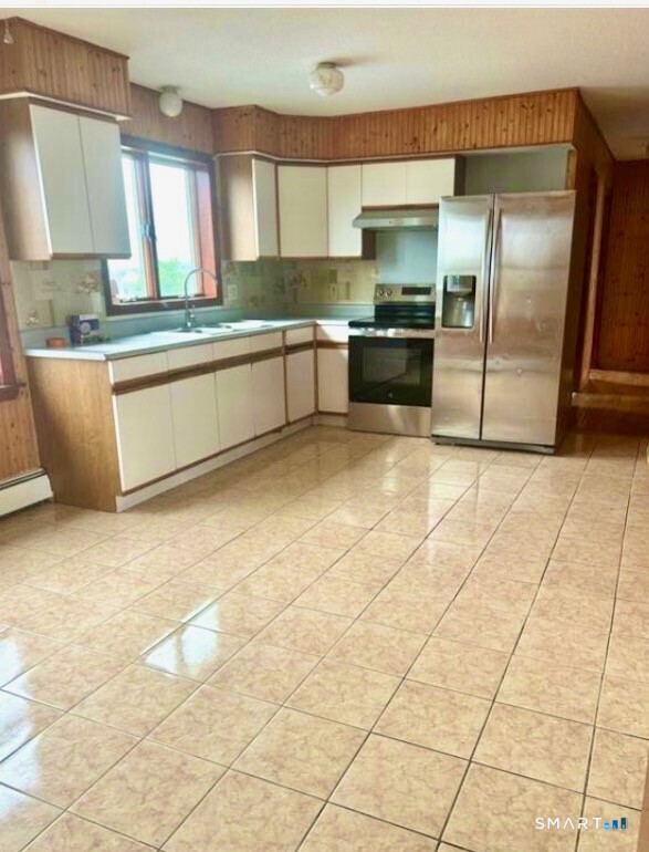 204 Booth Street Property Photo 2