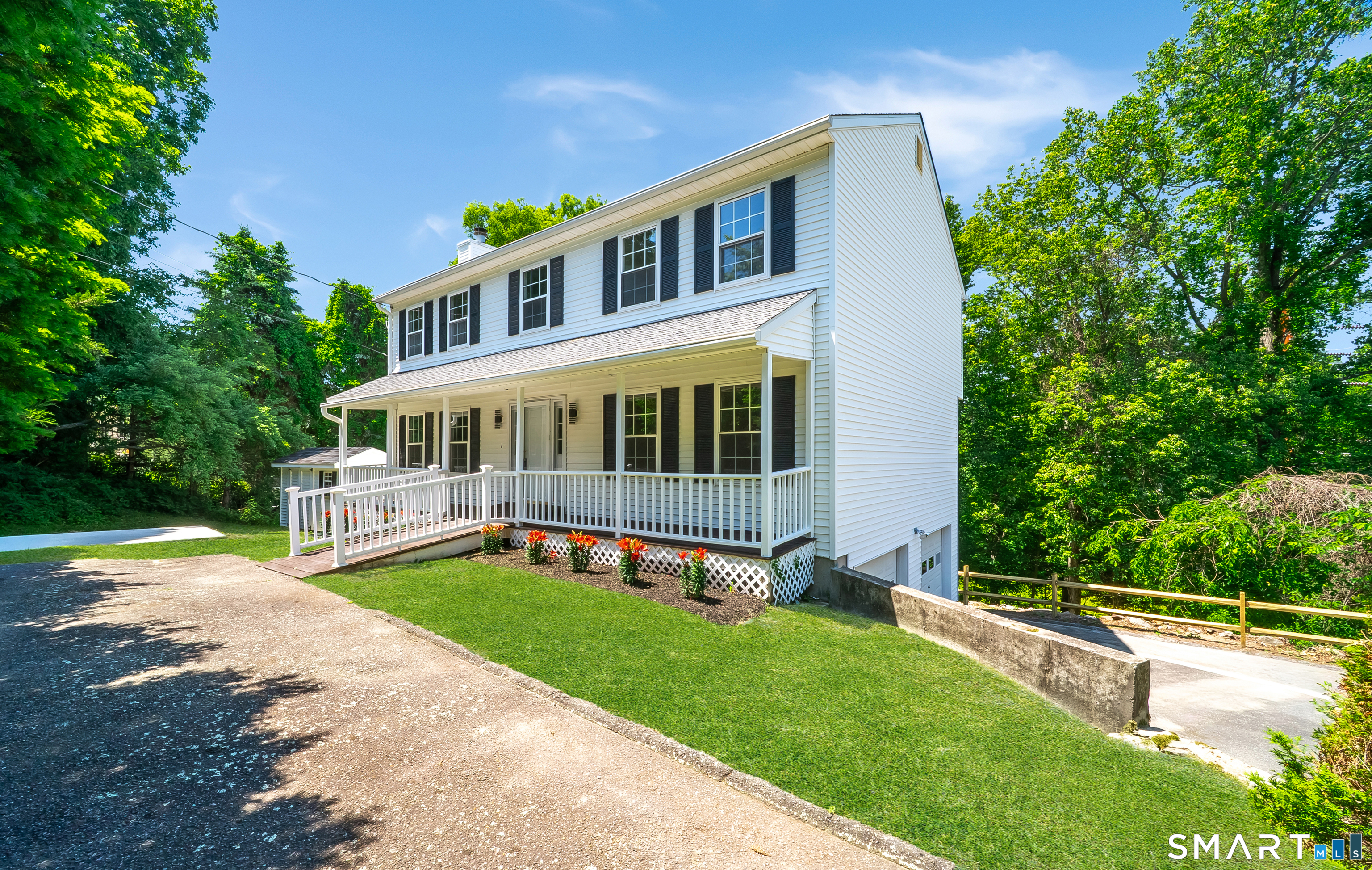 1425 James Farm Road Property Photo 2
