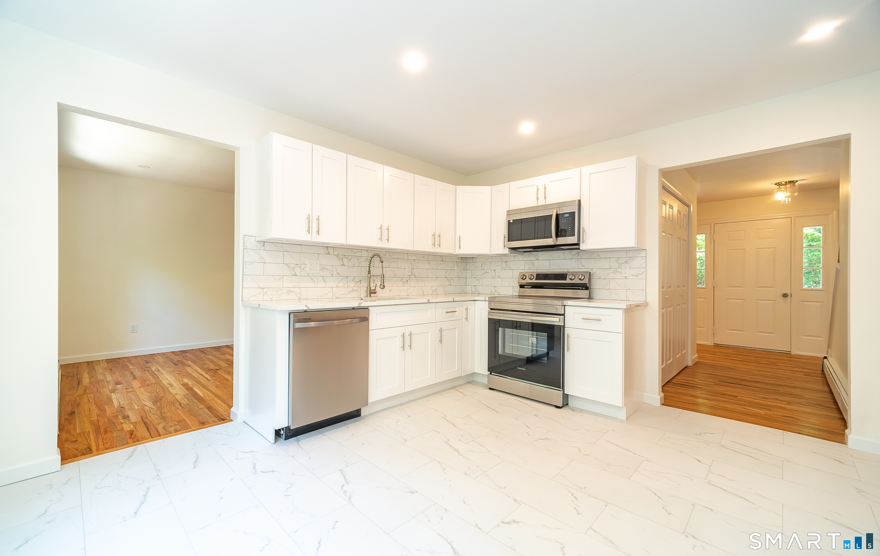 1425 James Farm Road Property Photo 4