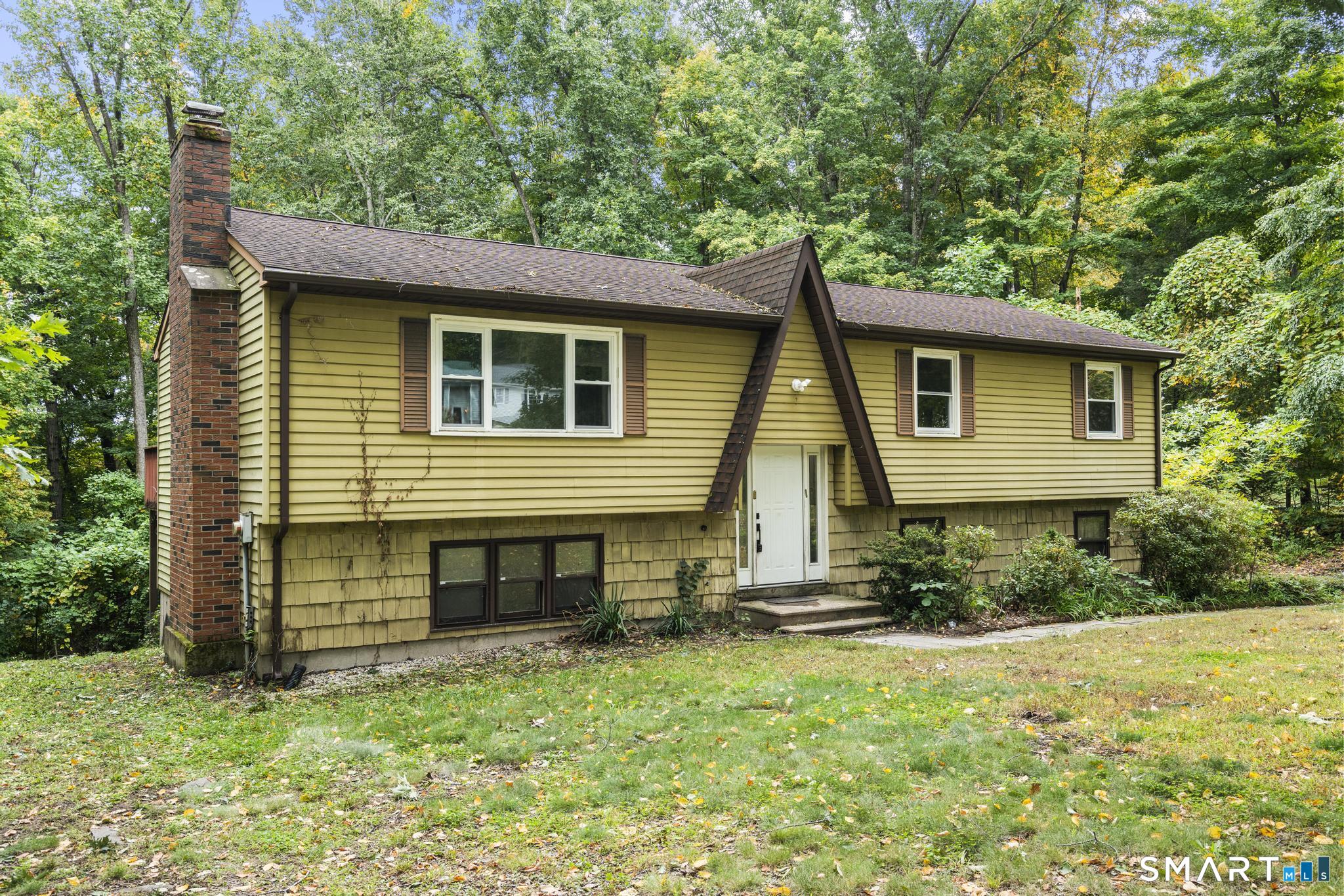 32 Woodhaven Drive Property Photo 2