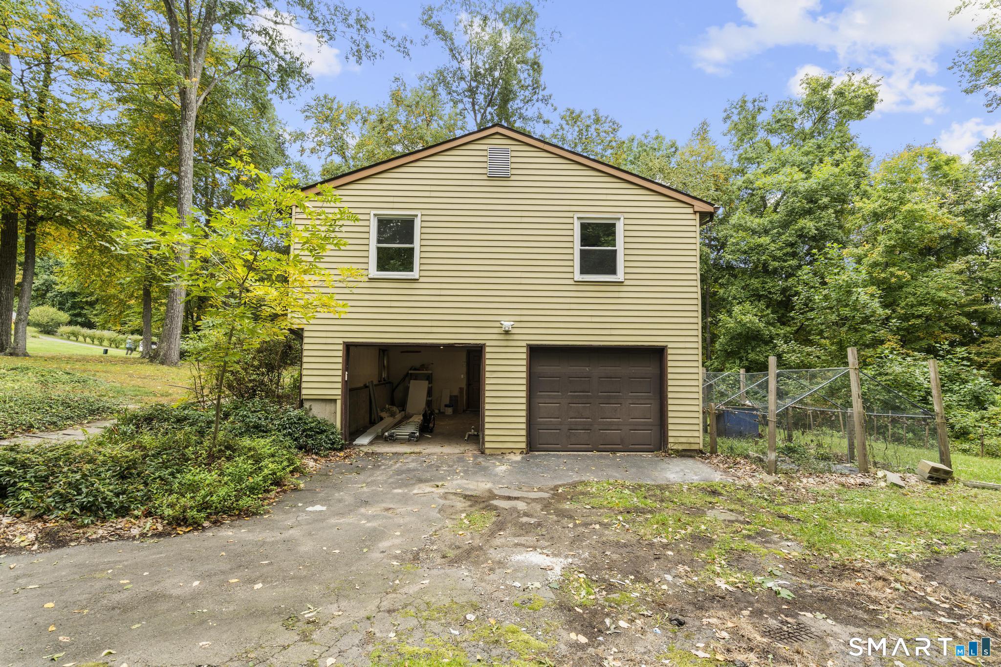 32 Woodhaven Drive Property Photo 3