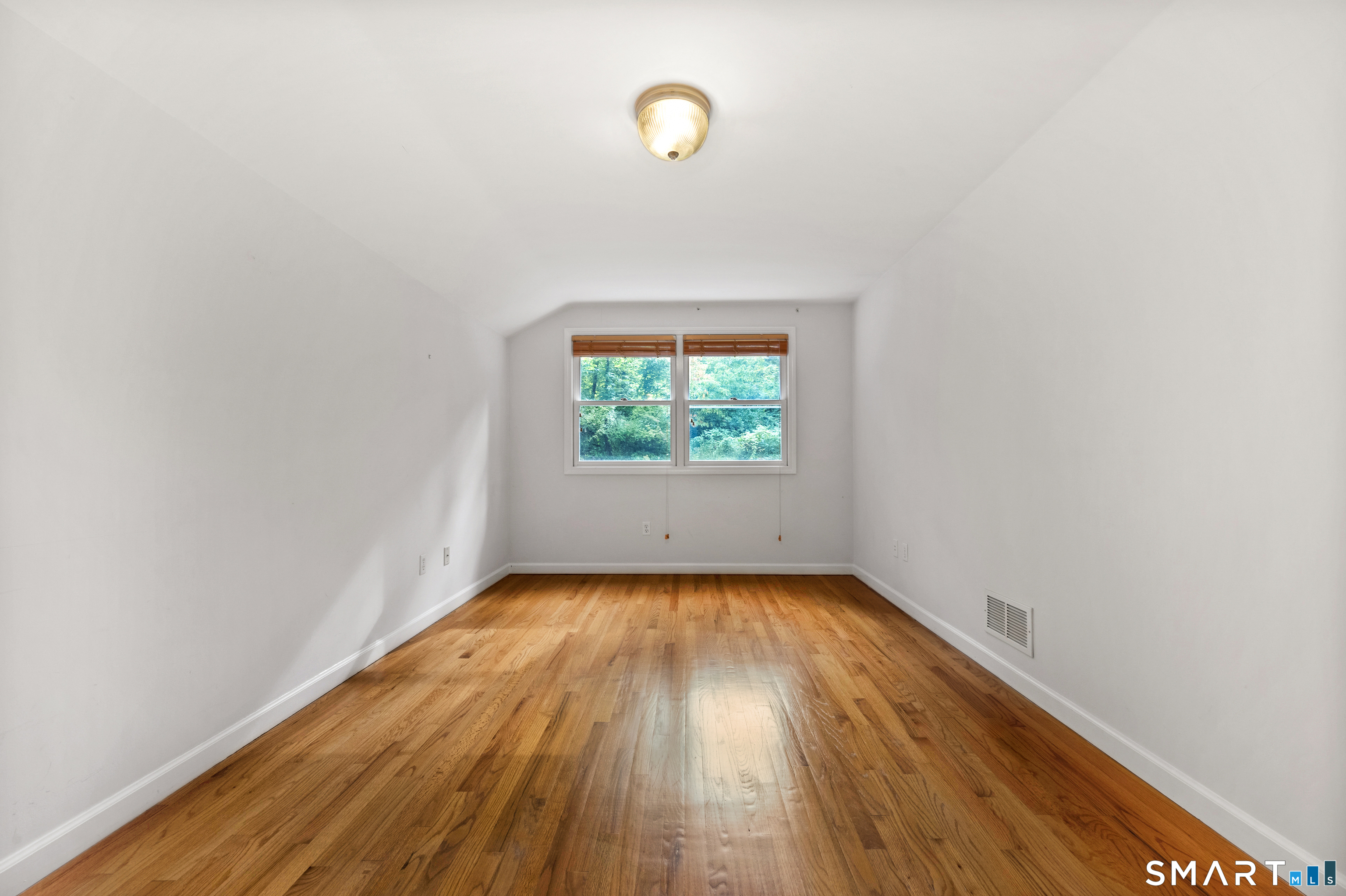23 Lee Lane Property Photo 24