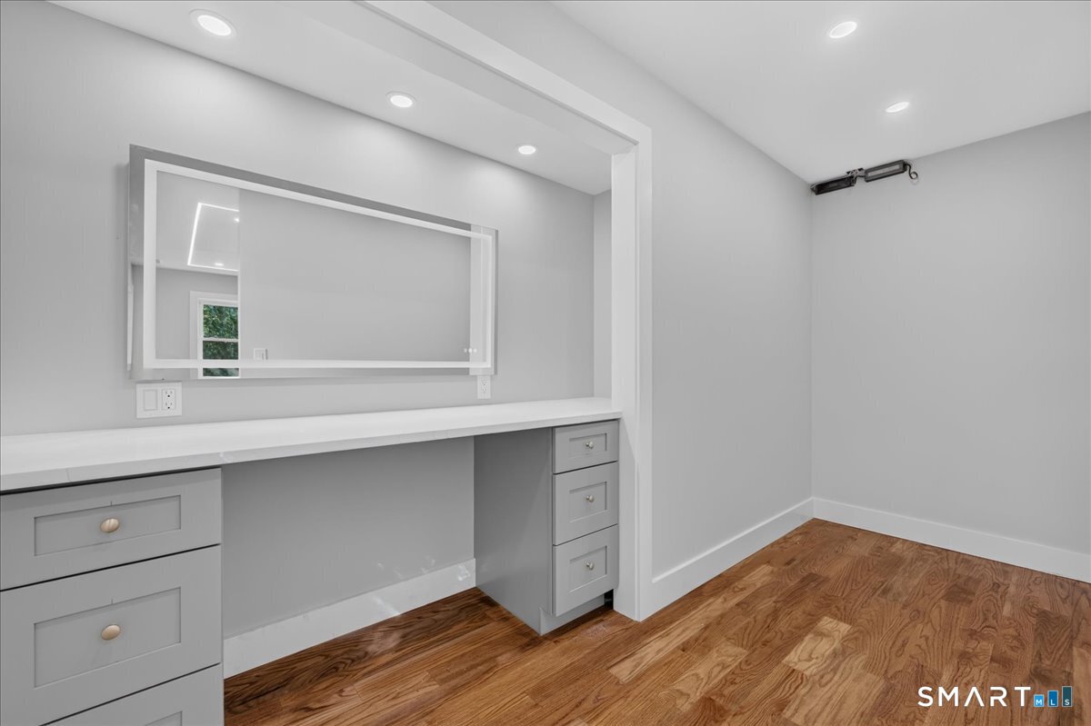 180 Yale Avenue Property Photo 28