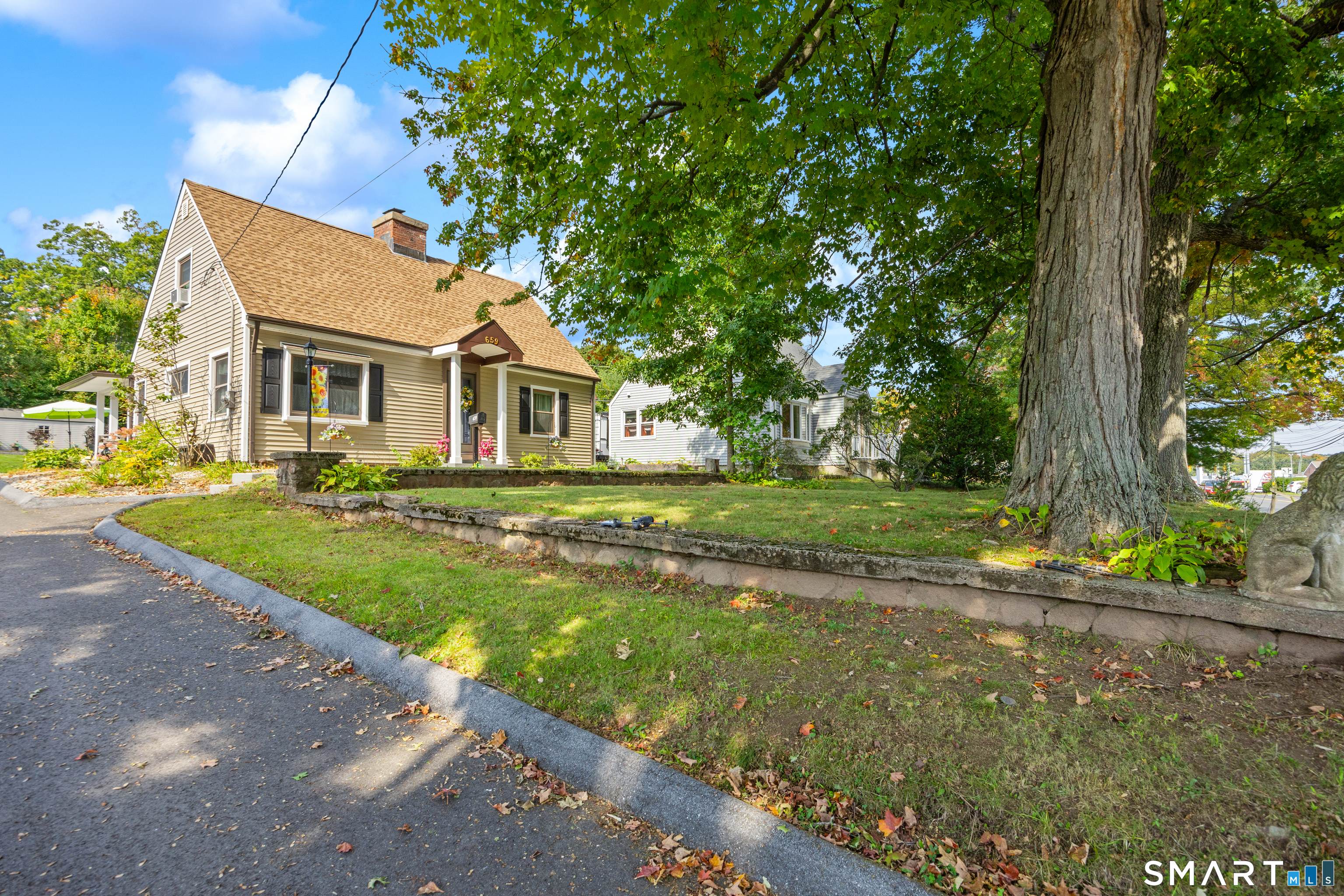 659 Stafford Avenue Property Photo 2