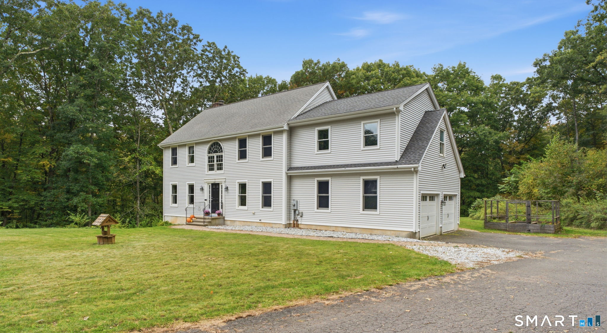 25 Carriage Drive Property Photo 2
