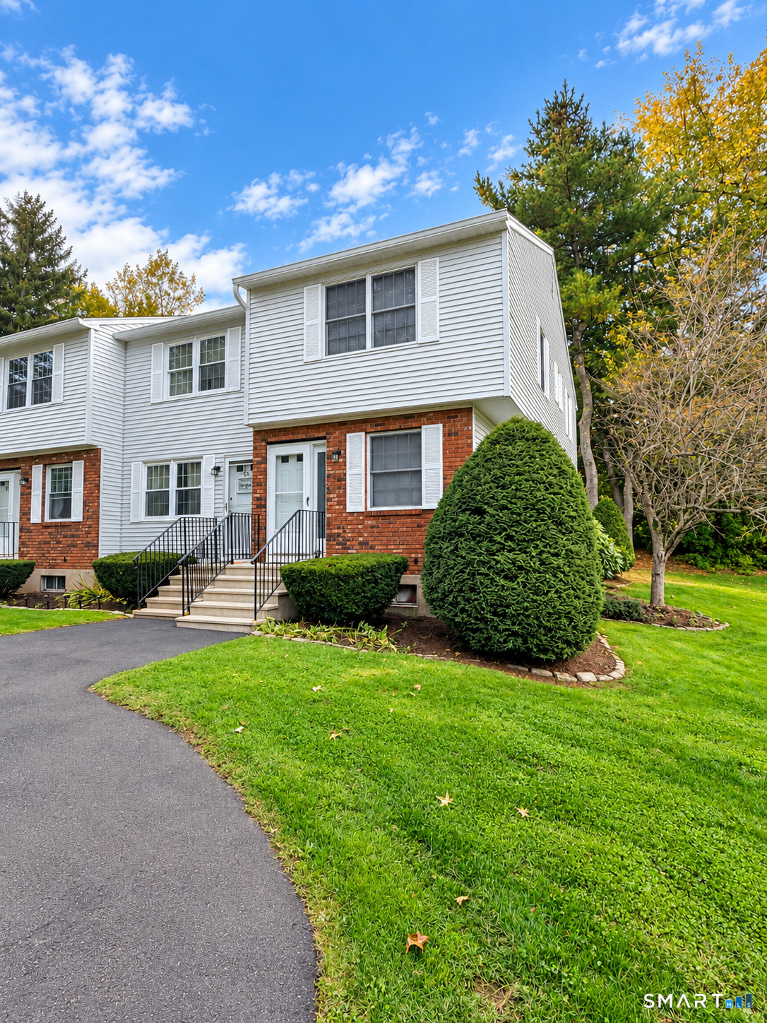 13 Holt 56 Street Property Photo 1