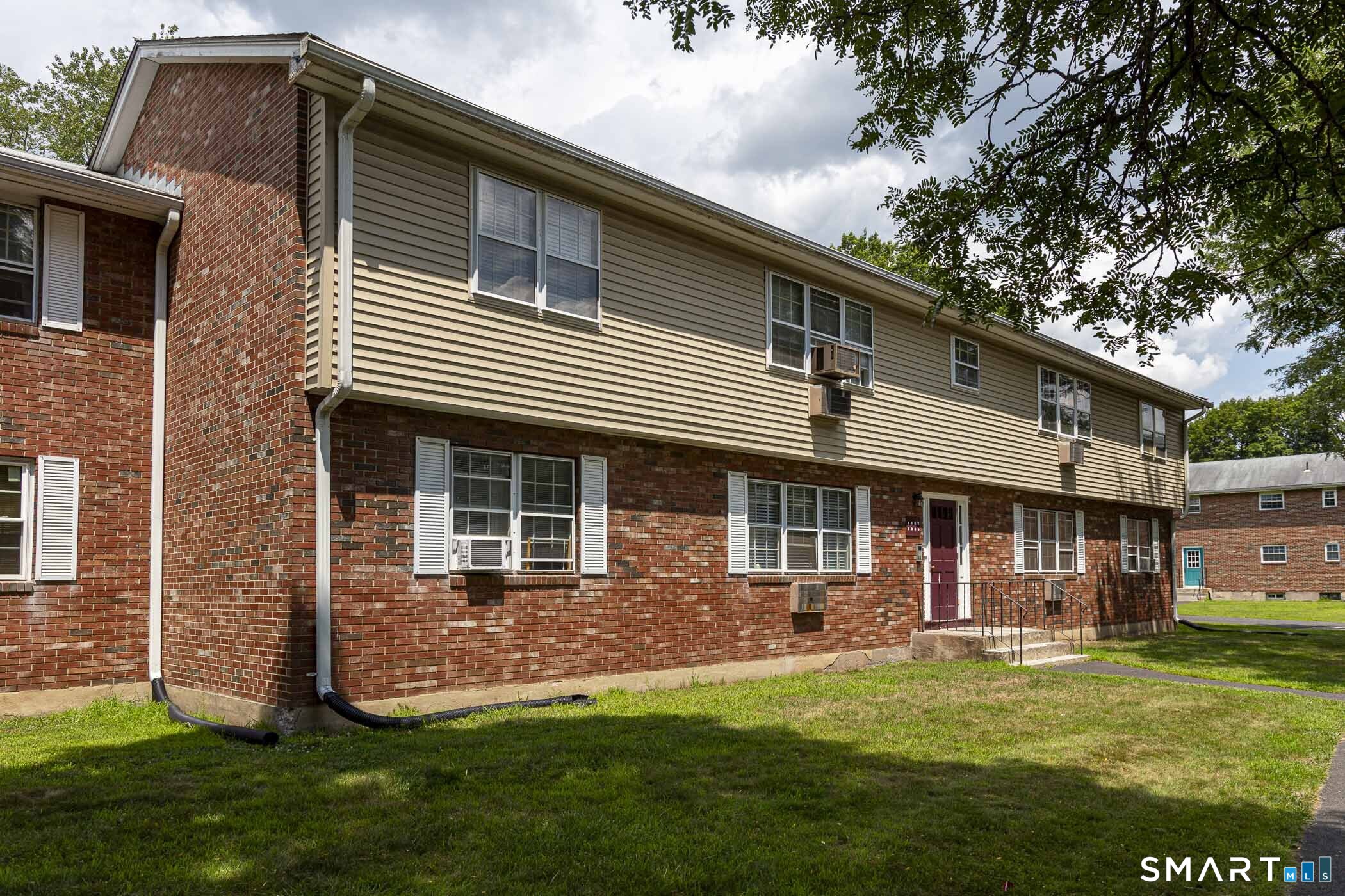 1087 Blue Hills C Avenue Property Photo 1