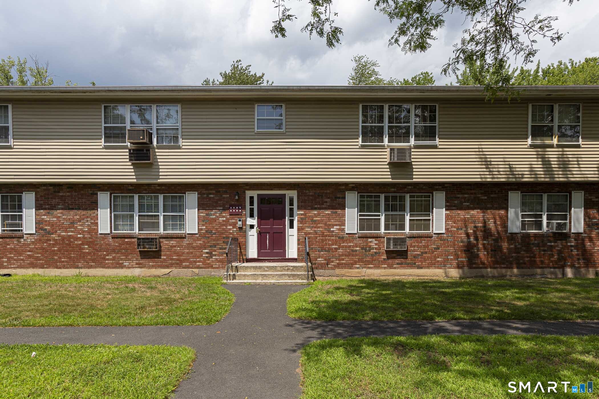 1087 Blue Hills C Avenue Property Photo 2