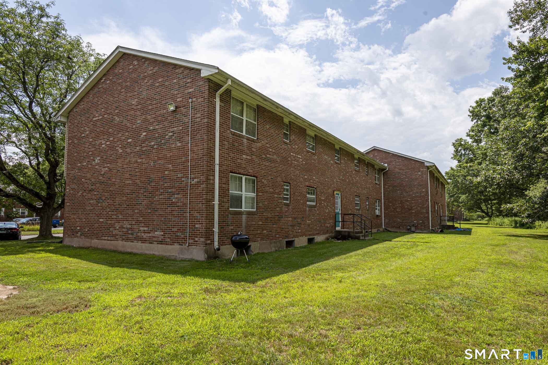 1087 Blue Hills C Avenue Property Photo 4