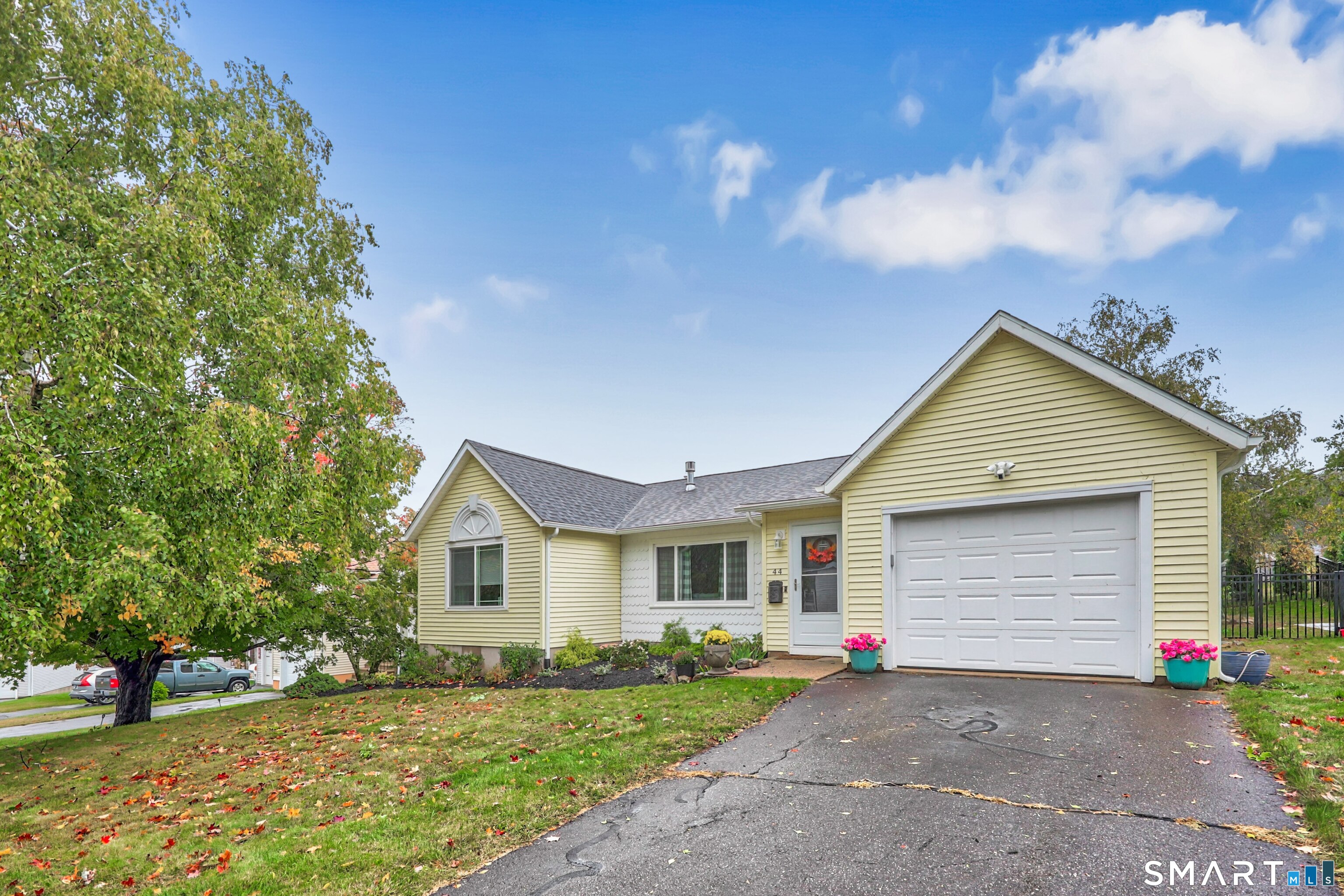 44 Algonquin Way Property Photo 1