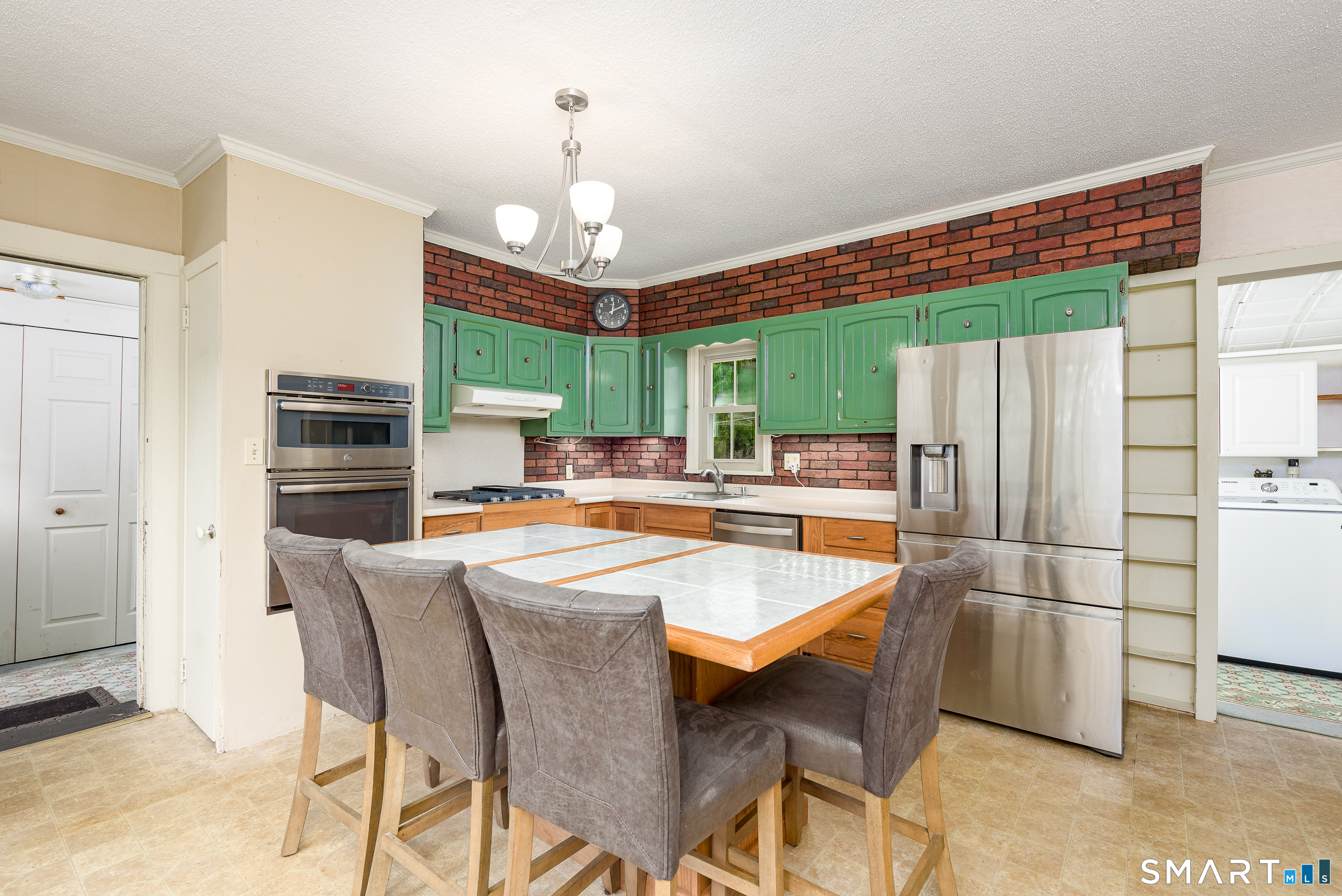 653 Vauxhall St Extension Property Photo 12