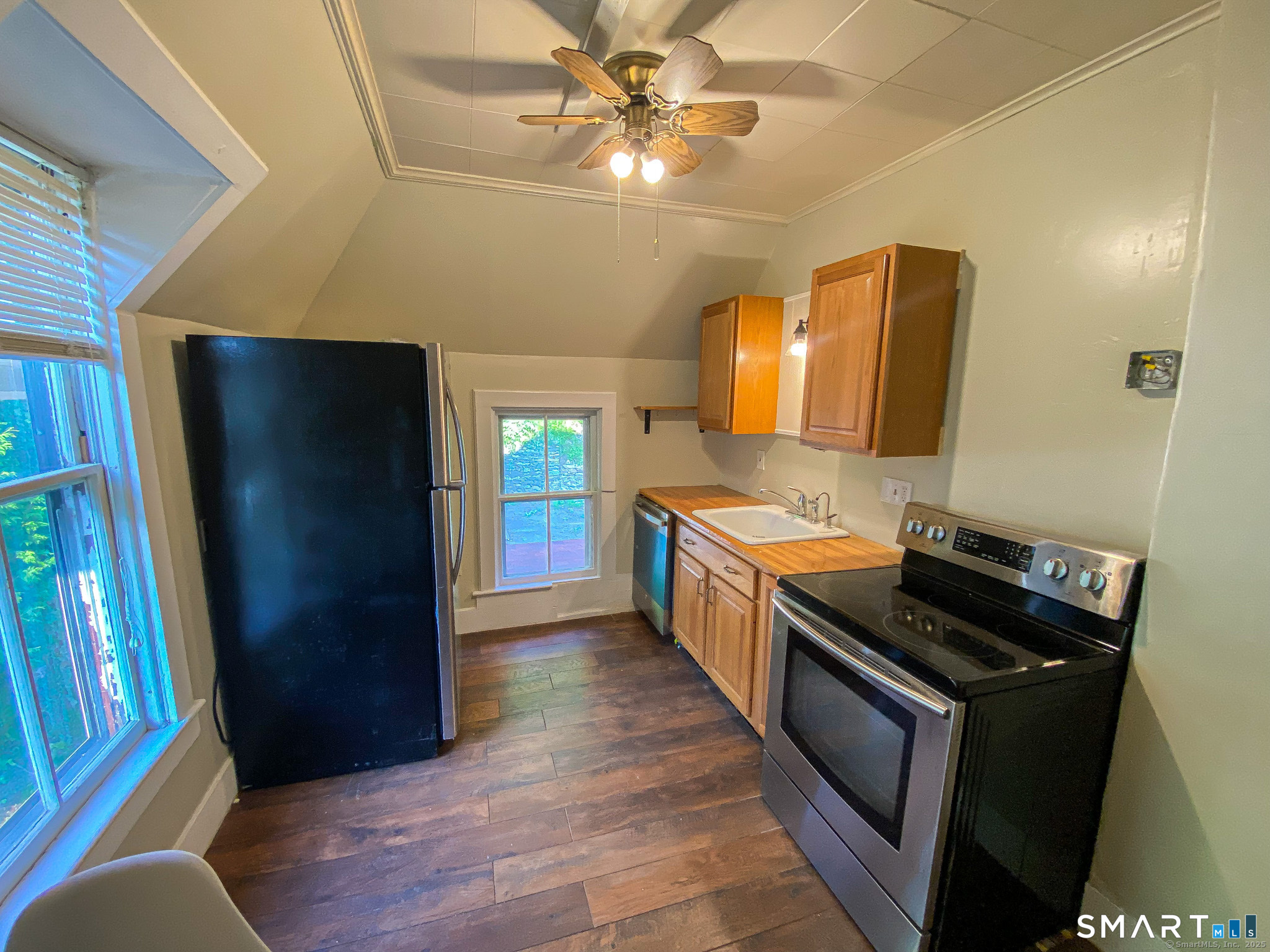 8 Park North Street Property Photo 9